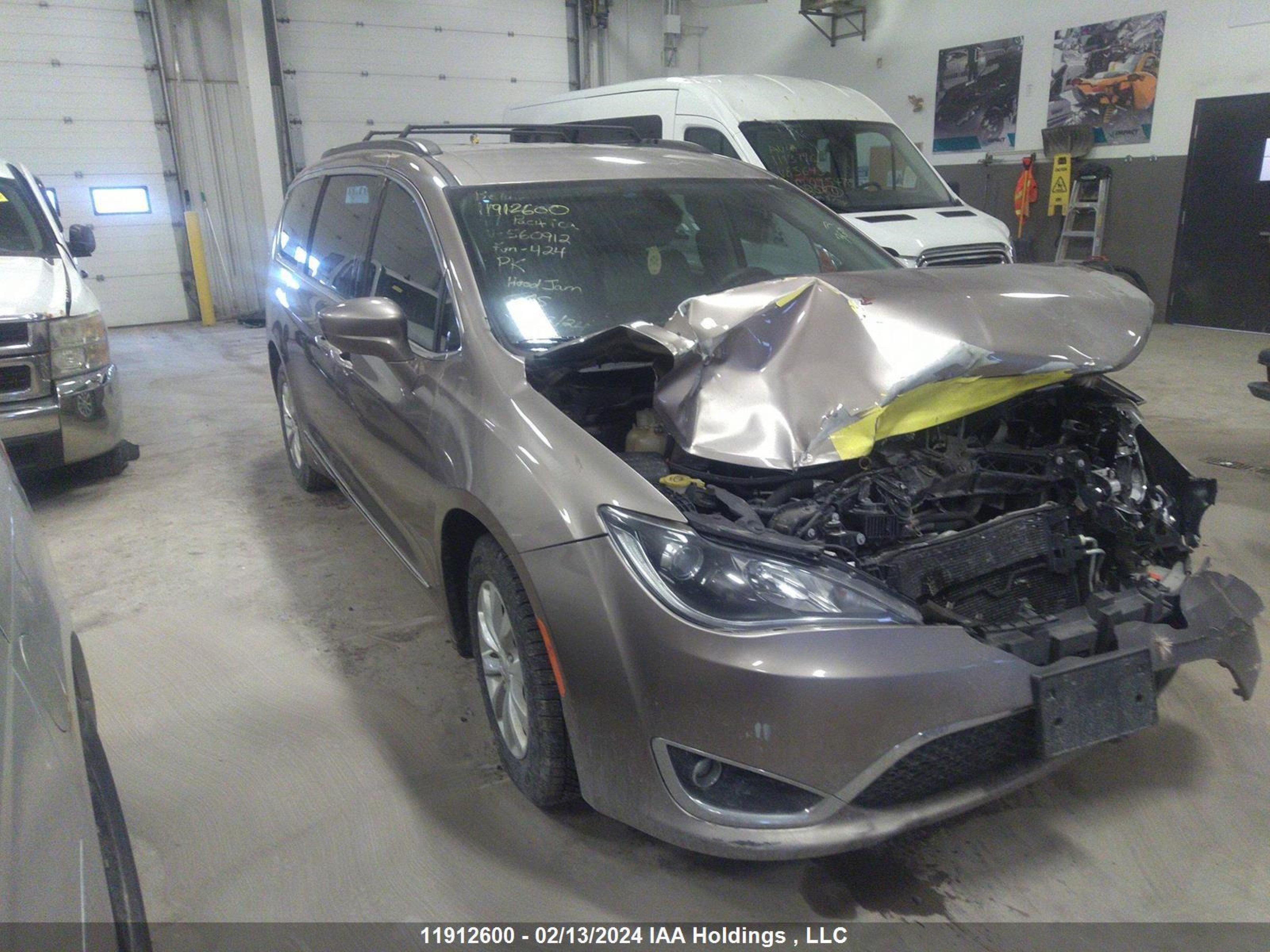 CHRYSLER PACIFICA 2017 2c4rc1bg2hr560912