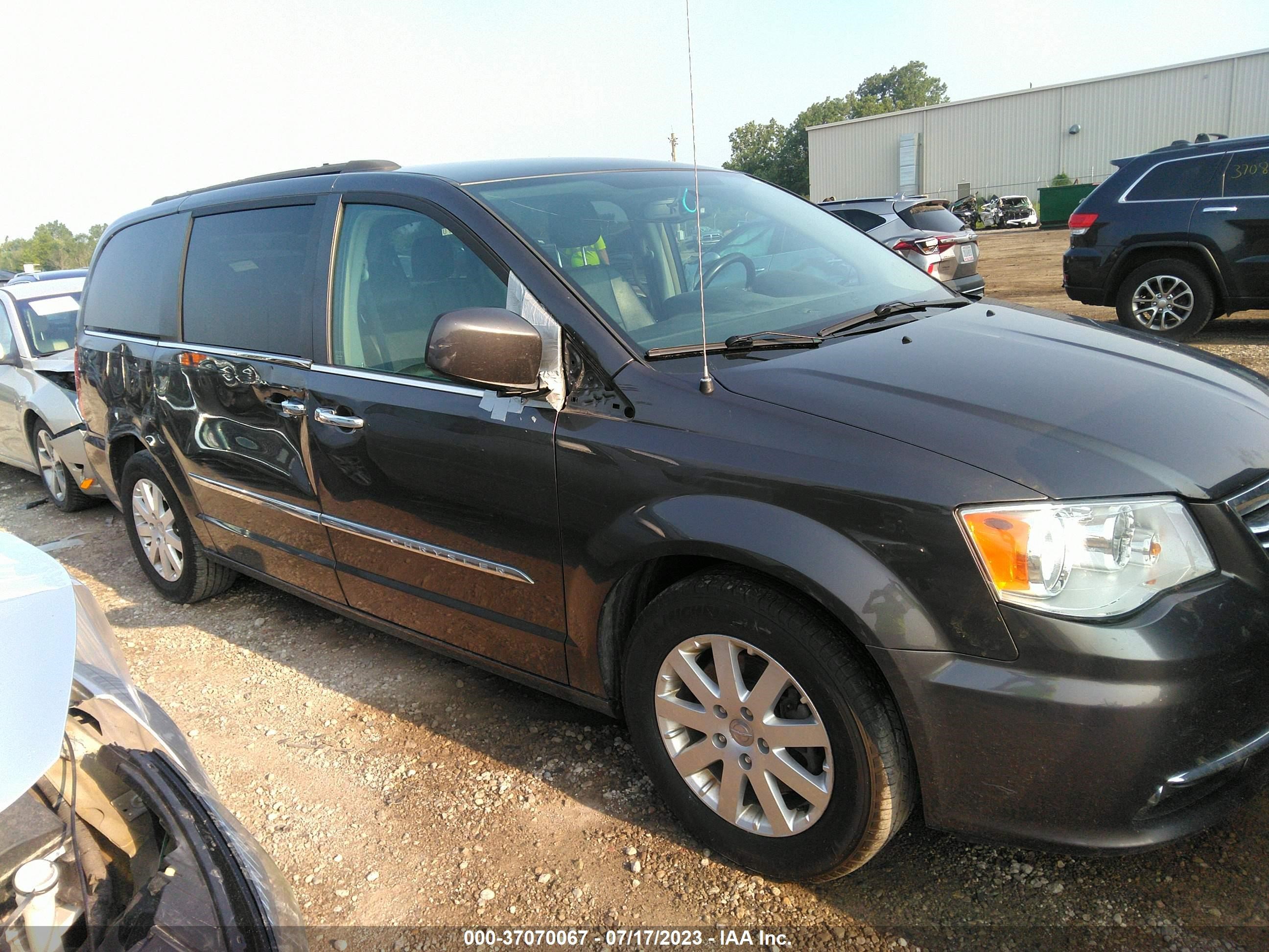 CHRYSLER TOWN & COUNTRY 2016 2c4rc1bg3gr150067