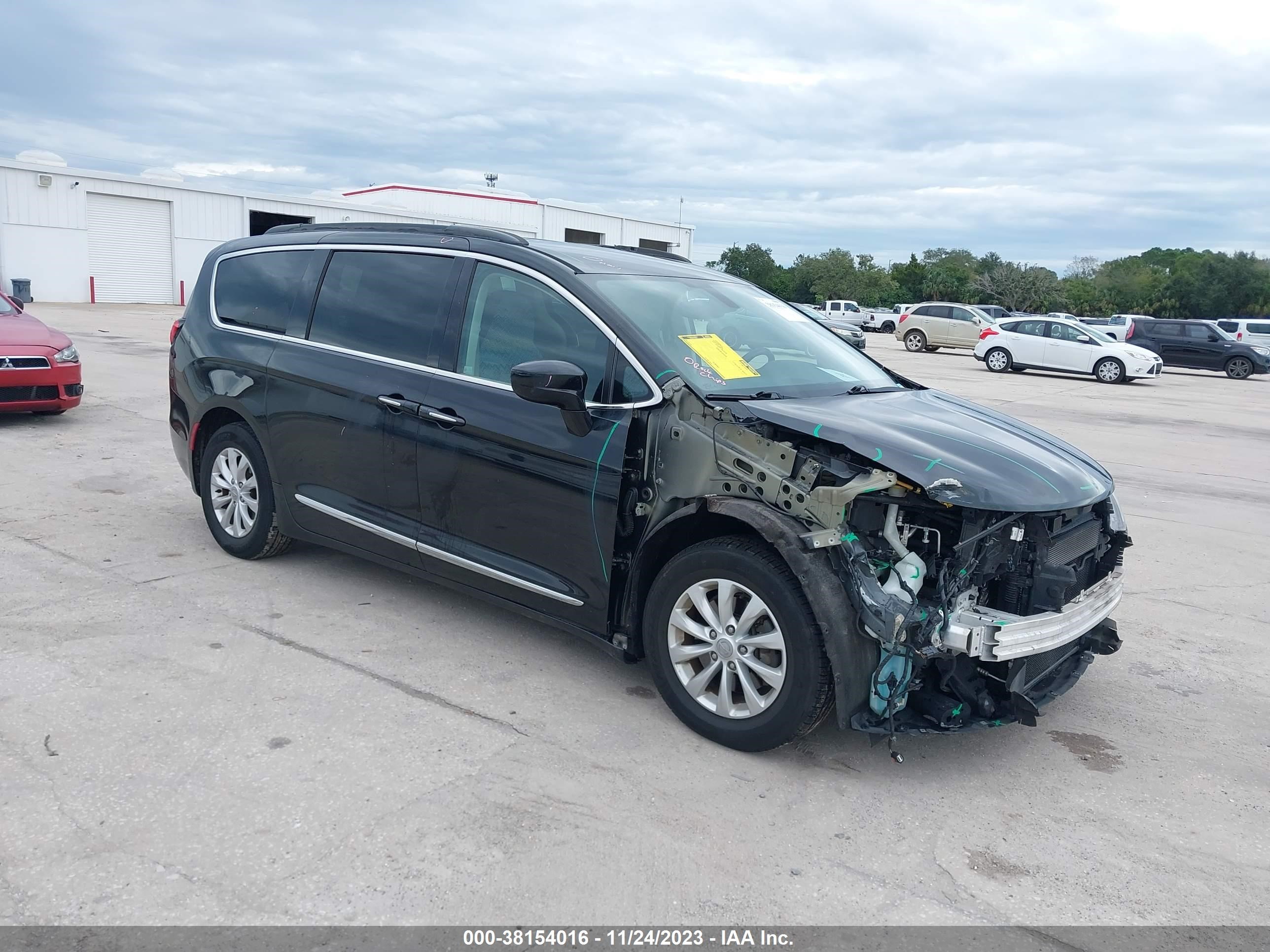 CHRYSLER PACIFICA 2017 2c4rc1bg3hr665748