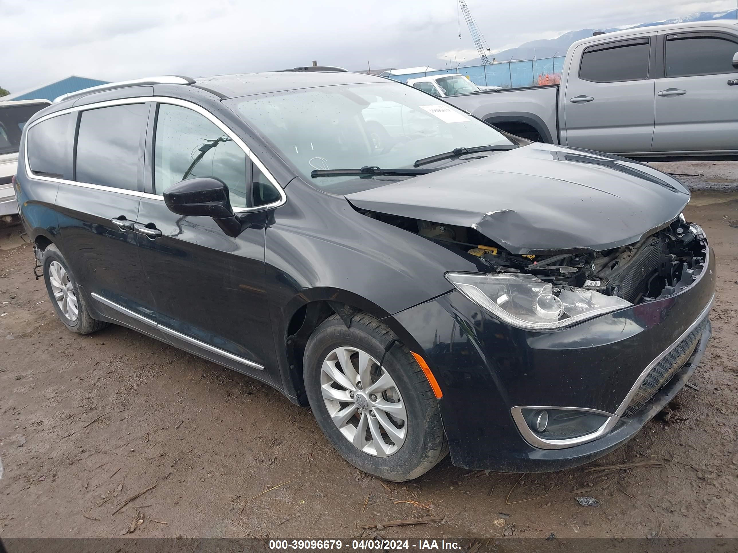 CHRYSLER PACIFICA 2018 2c4rc1bg3jr120638