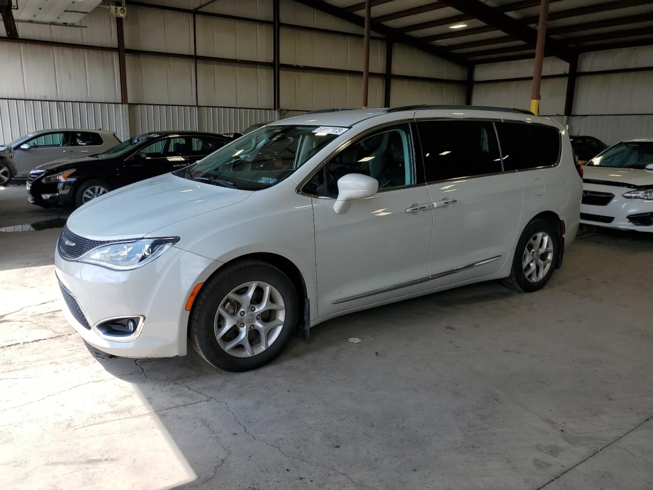 CHRYSLER PACIFICA 2017 2c4rc1bg5hr661233