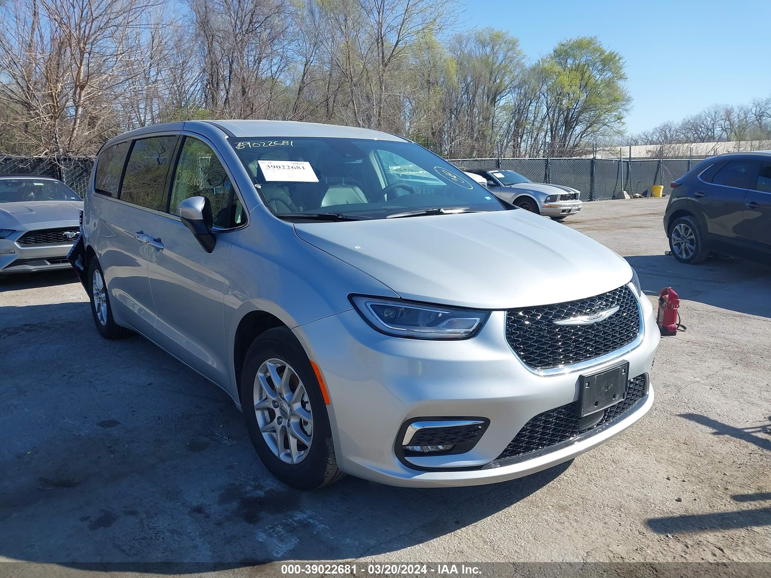 CHRYSLER PACIFICA 2023 2c4rc1bg5pr620132