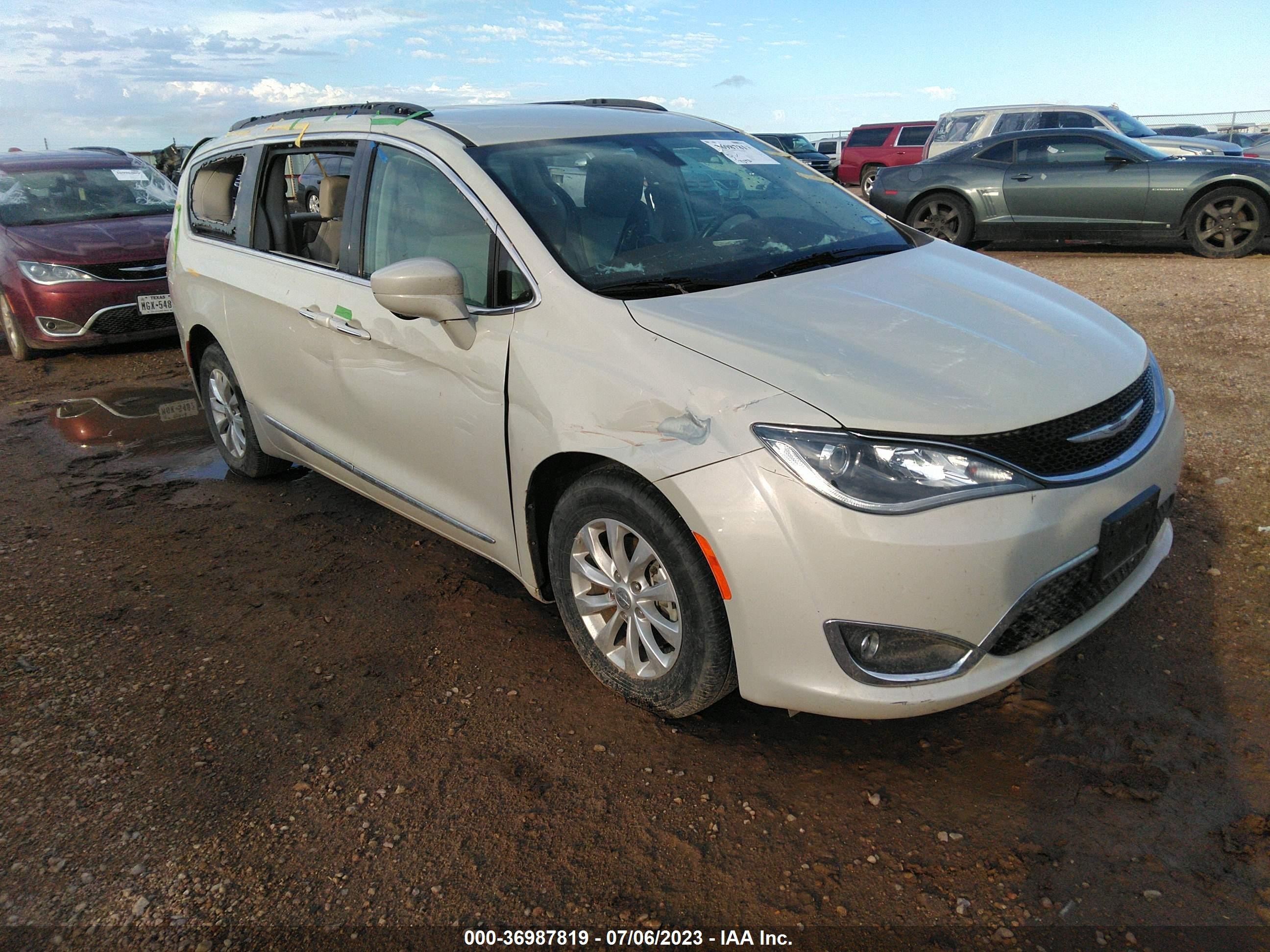 CHRYSLER PACIFICA 2017 2c4rc1bg7hr552207