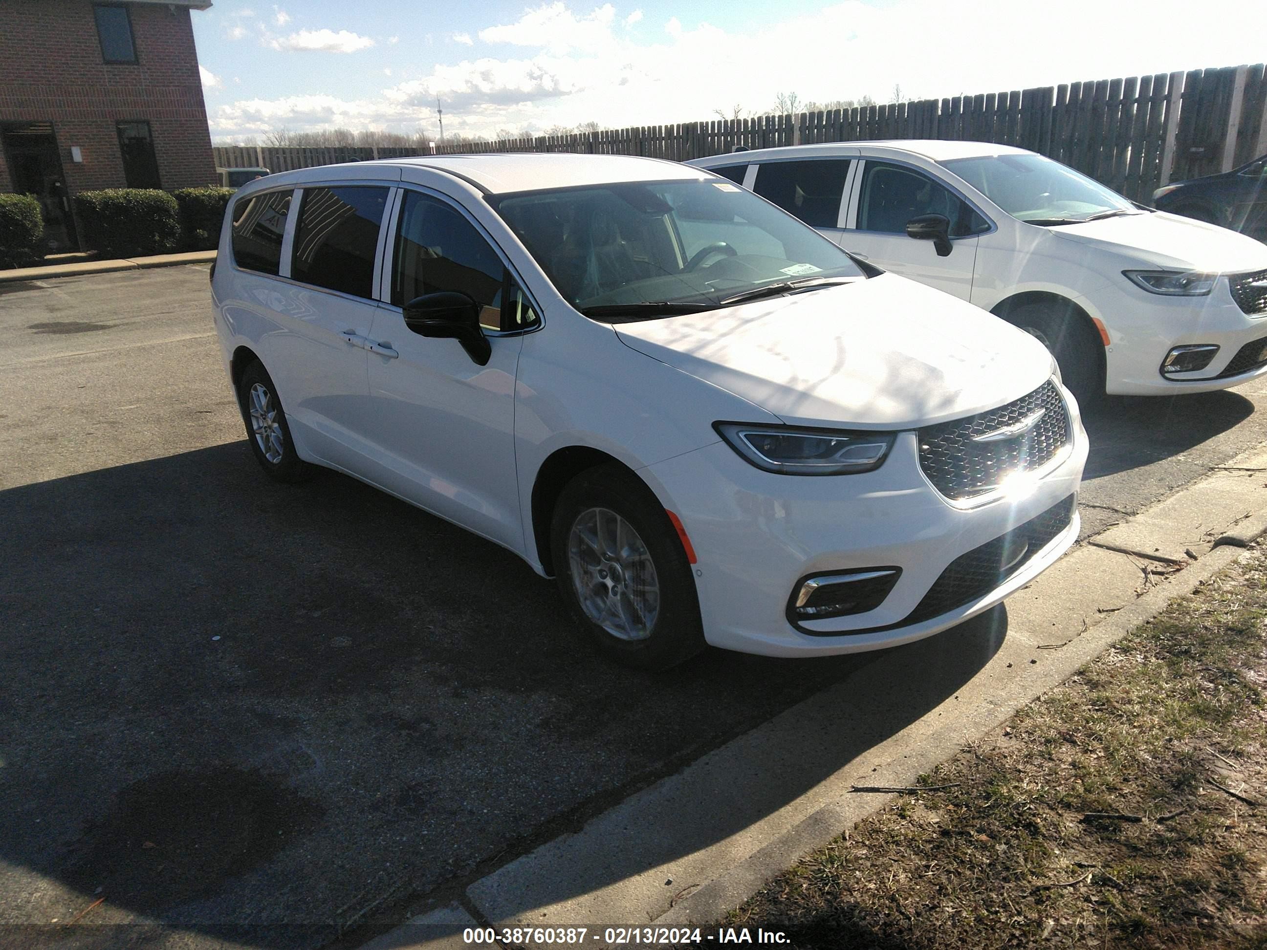 CHRYSLER PACIFICA 2024 2c4rc1bg8rr112742