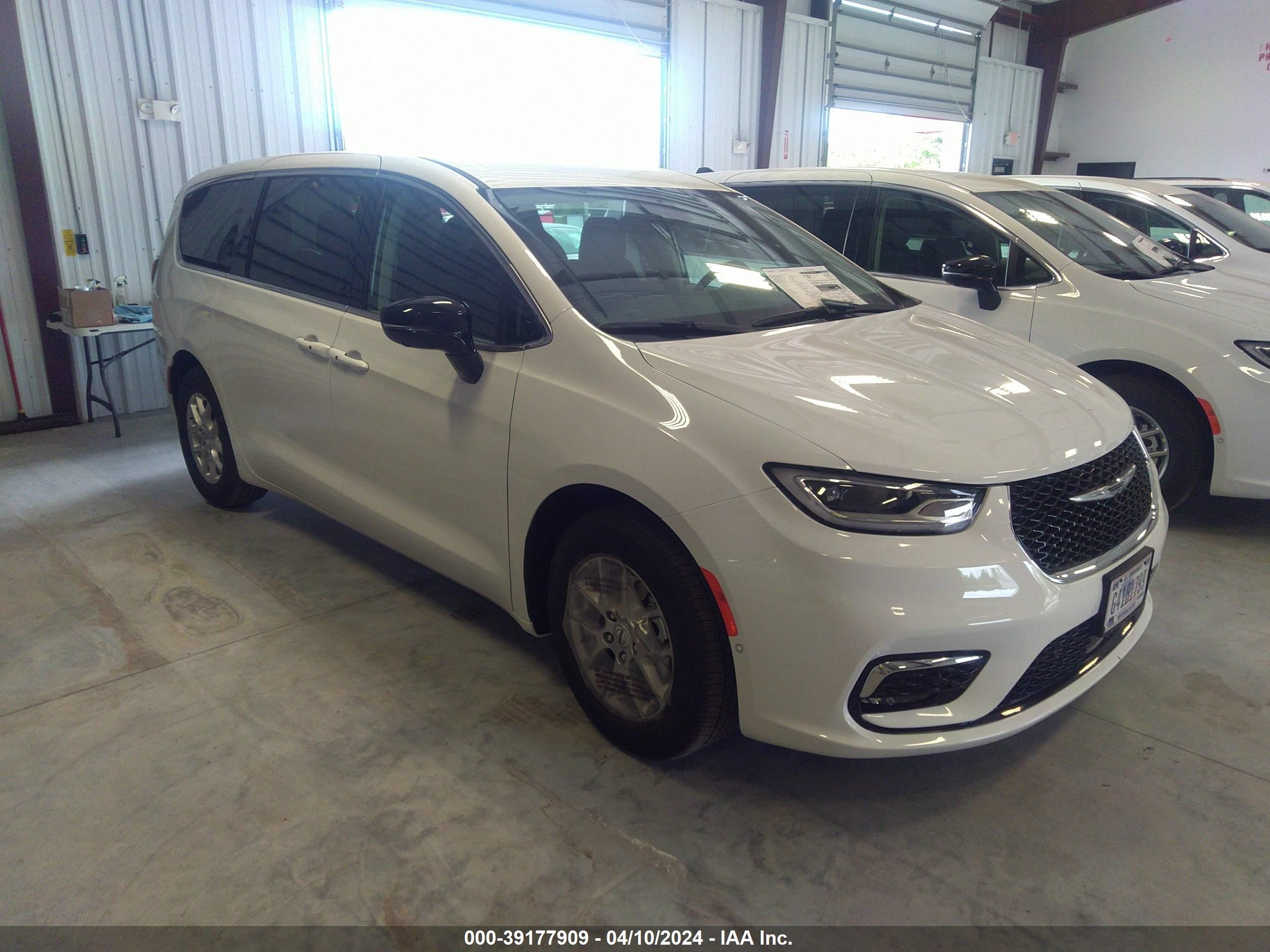 CHRYSLER PACIFICA 2024 2c4rc1bg8rr132618