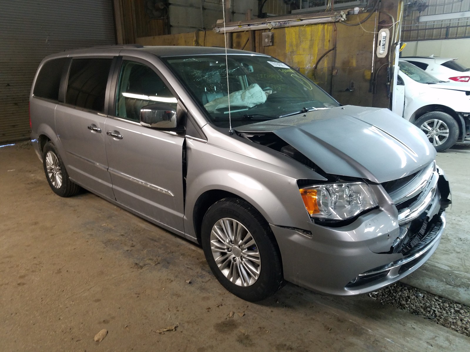 CHRYSLER TOWN &AMP COU 2015 2c4rc1cg8fr674232