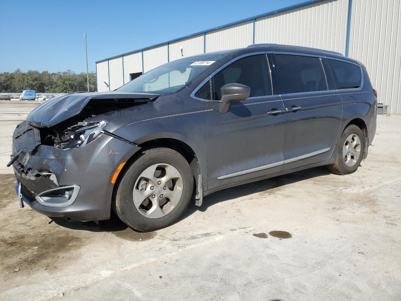 CHRYSLER PACIFICA 2017 2c4rc1eg1hr520641