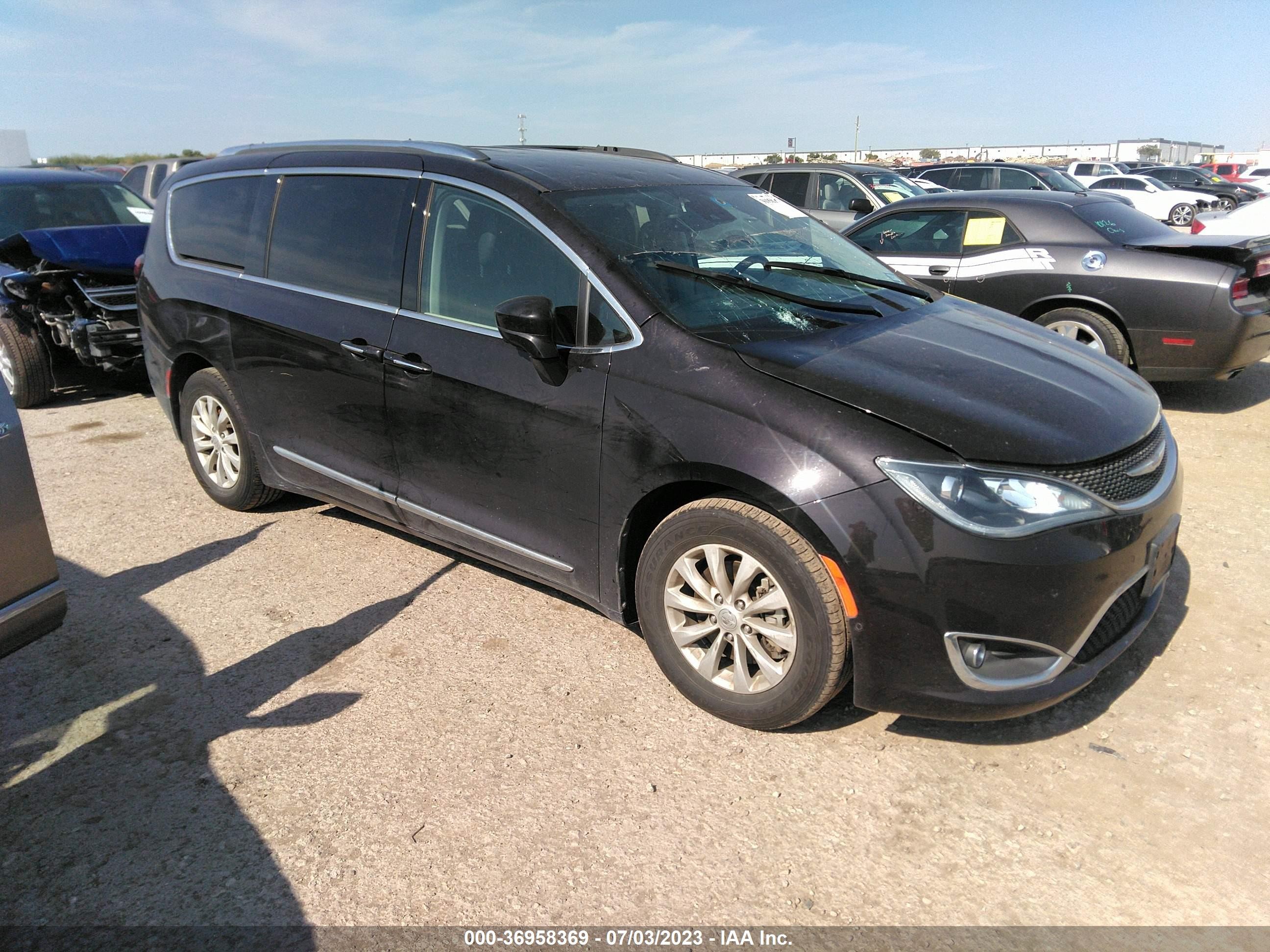 CHRYSLER PACIFICA 2018 2c4rc1eg1jr106040