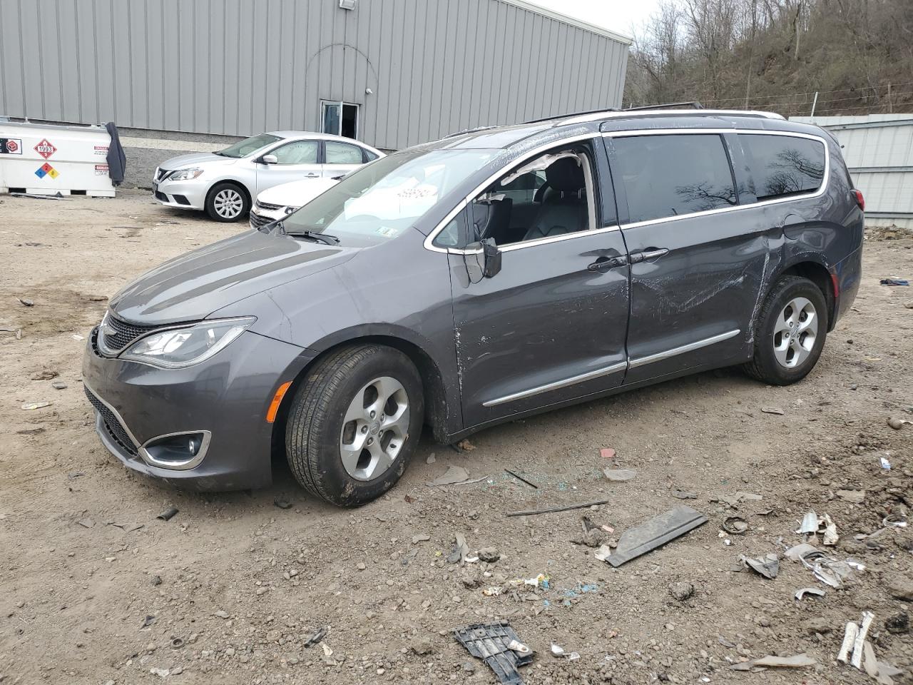 CHRYSLER PACIFICA 2017 2c4rc1eg4hr519130