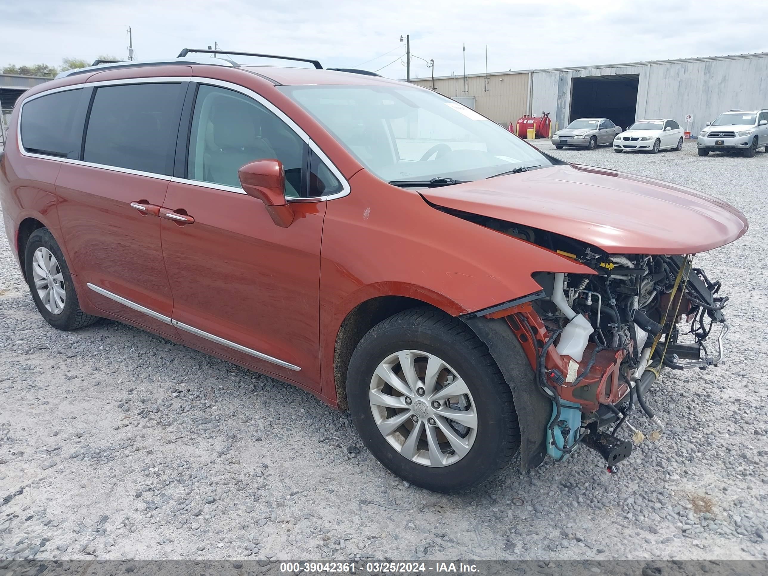 CHRYSLER PACIFICA 2018 2c4rc1eg8jr338604