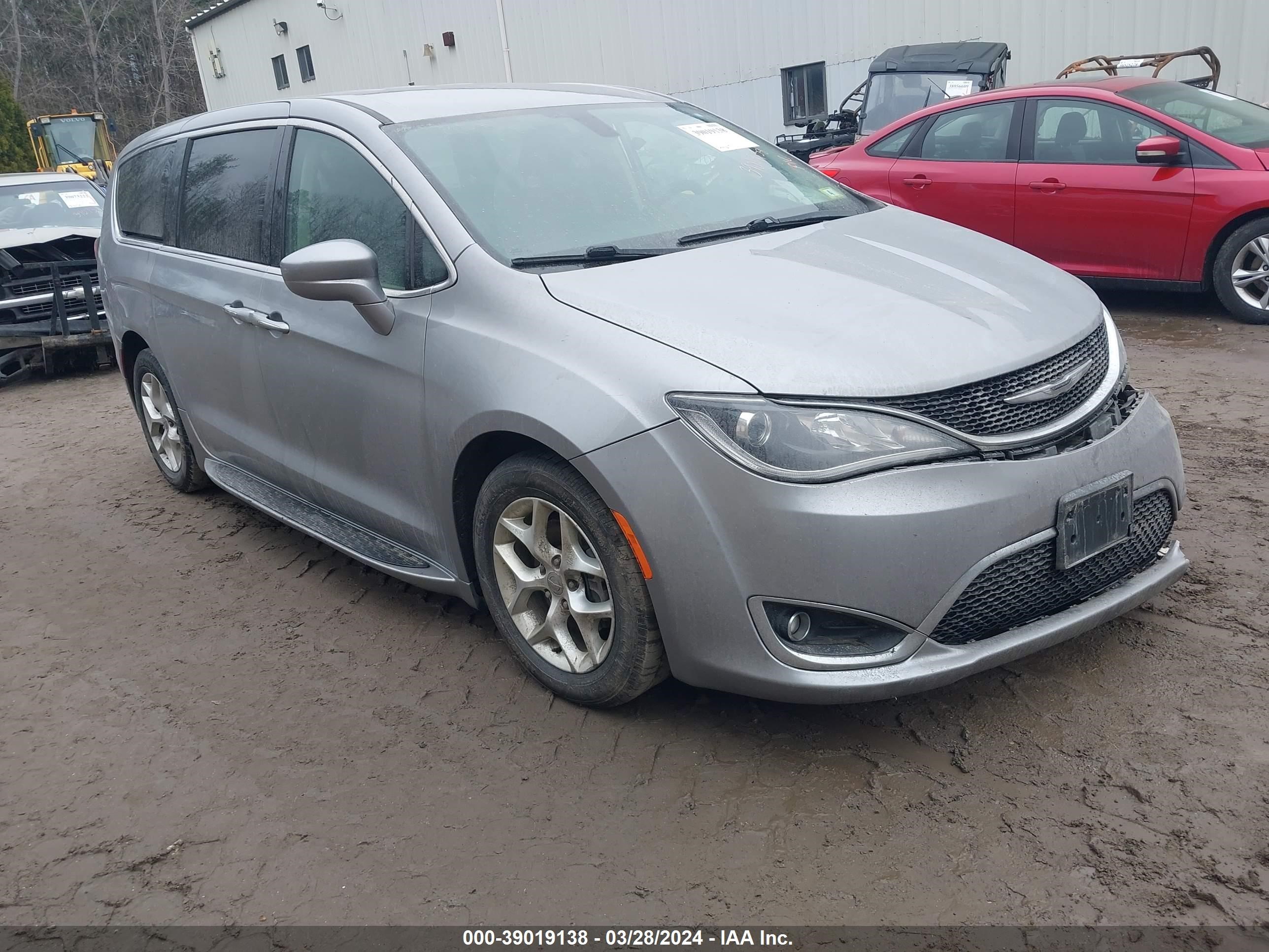 CHRYSLER PACIFICA 2018 2c4rc1fg2jr101217