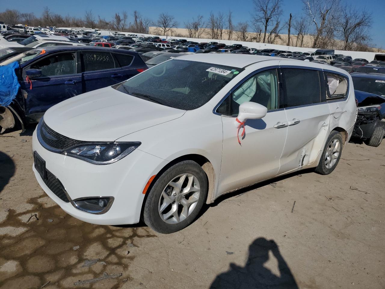 CHRYSLER PACIFICA 2018 2c4rc1fg2jr127624