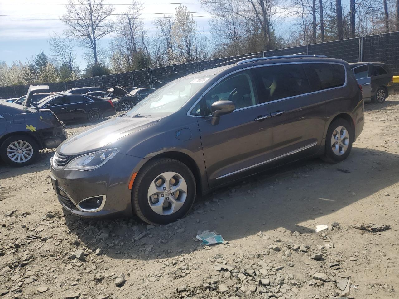 CHRYSLER PACIFICA 2018 2c4rc1l72jr164581