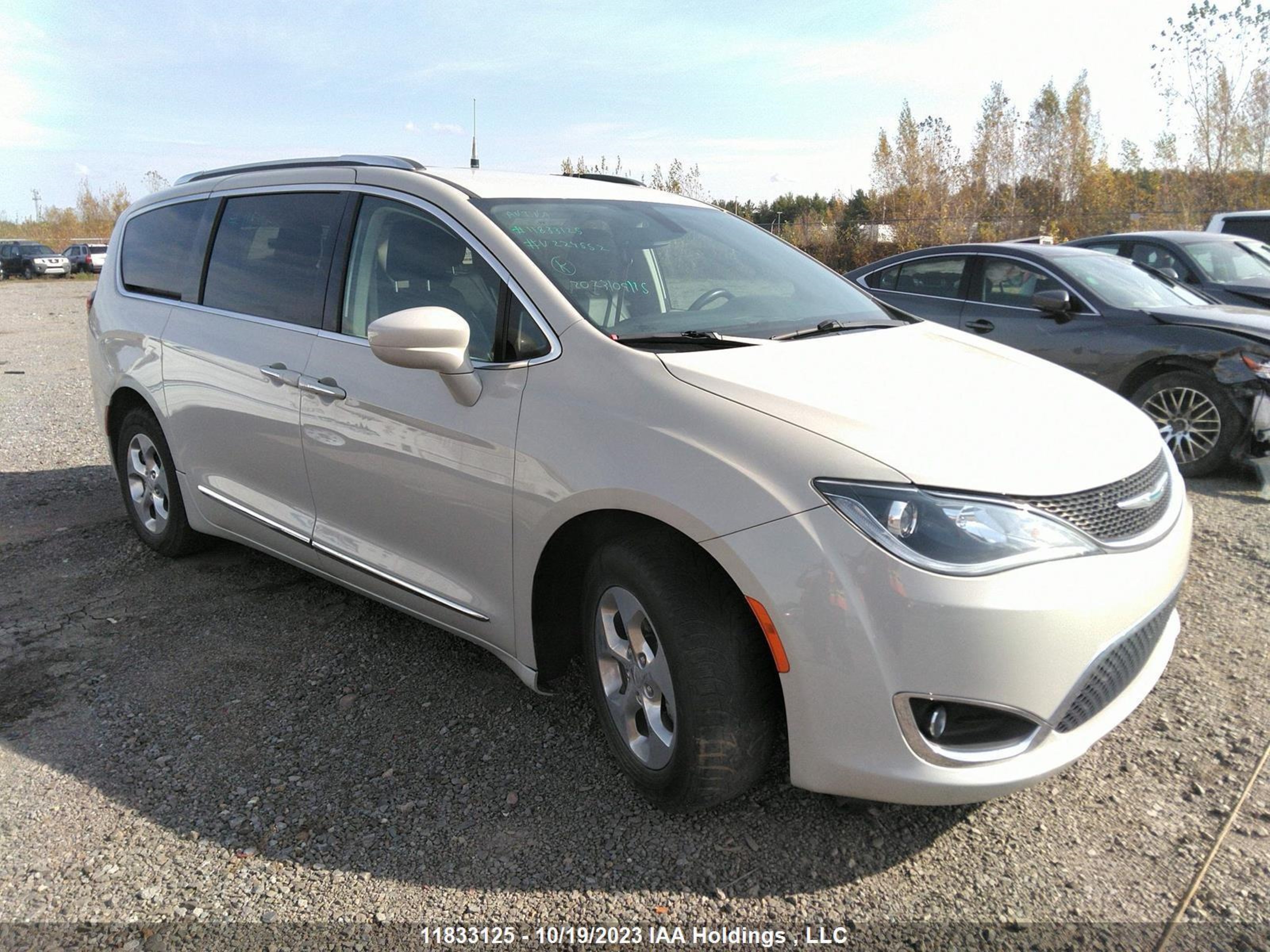 CHRYSLER PACIFICA 2020 2c4rc1l77lr224552