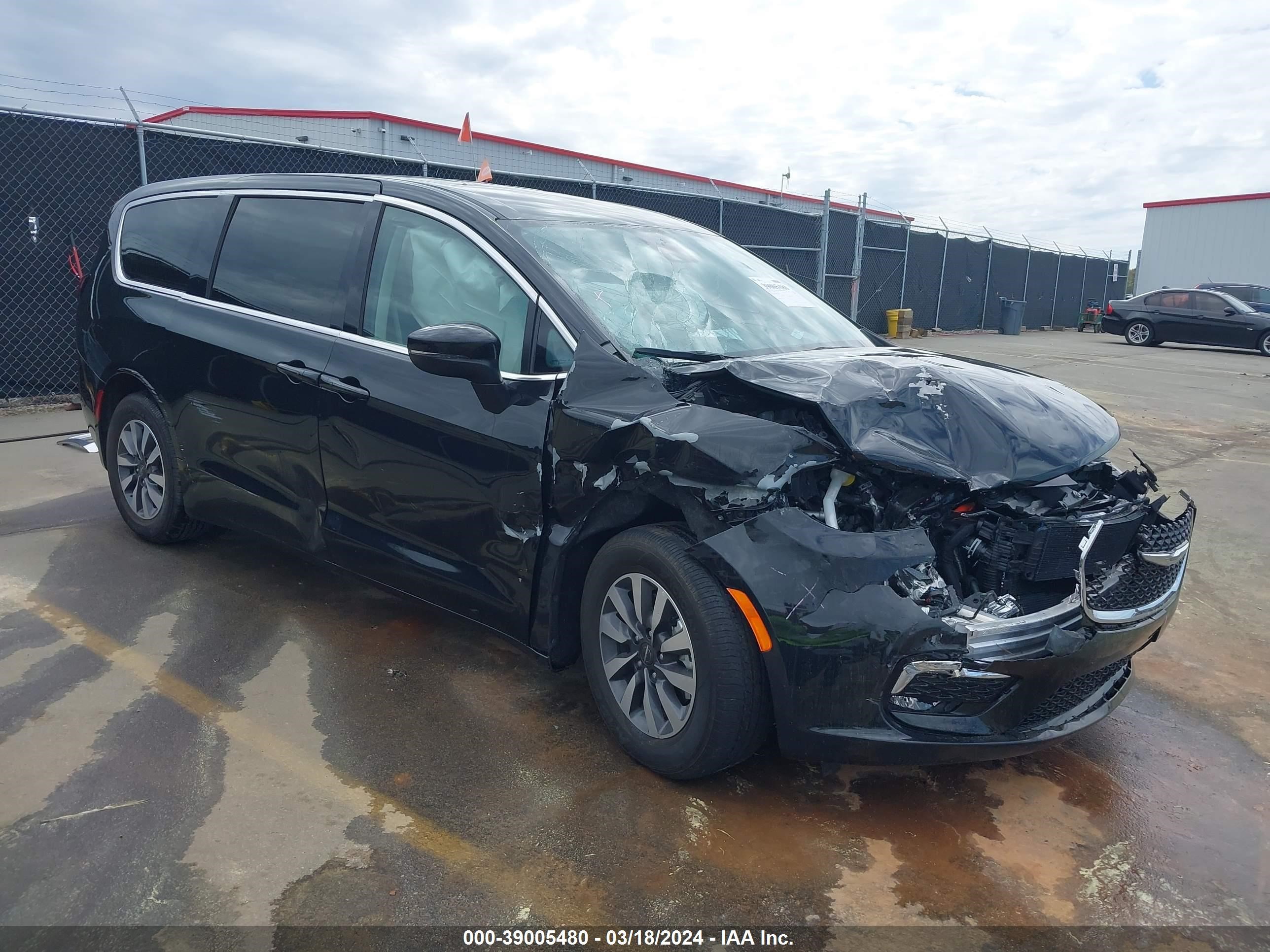 CHRYSLER PACIFICA 2023 2c4rc1l7xpr559035