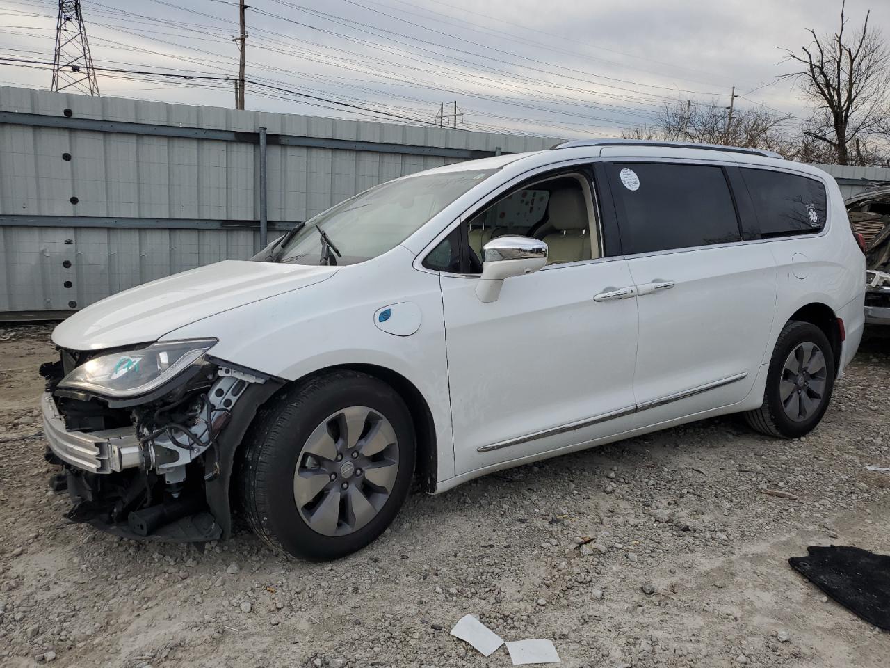 CHRYSLER PACIFICA 2018 2c4rc1n73jr105424