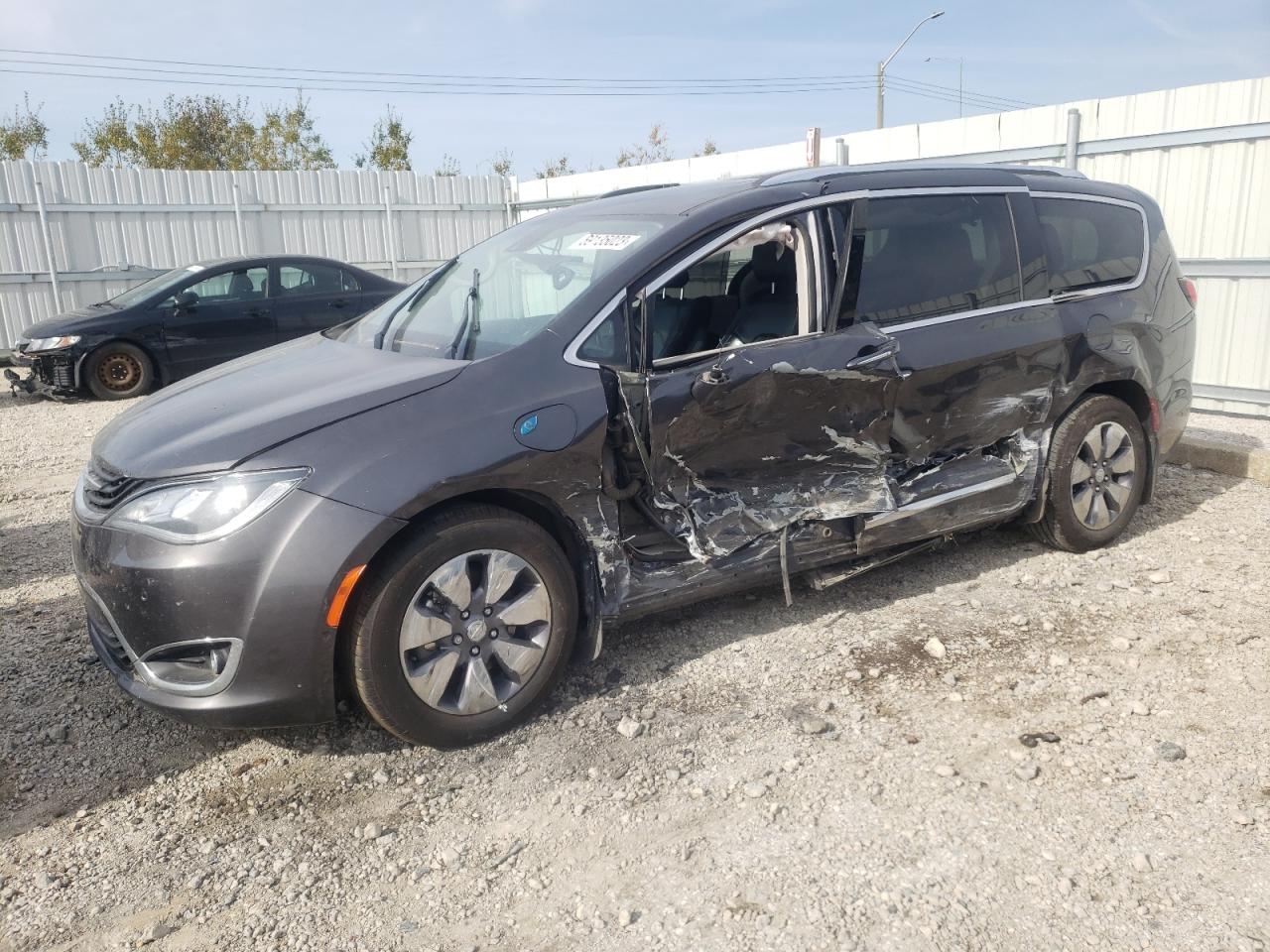 CHRYSLER PACIFICA 2018 2c4rc1n77jr175640