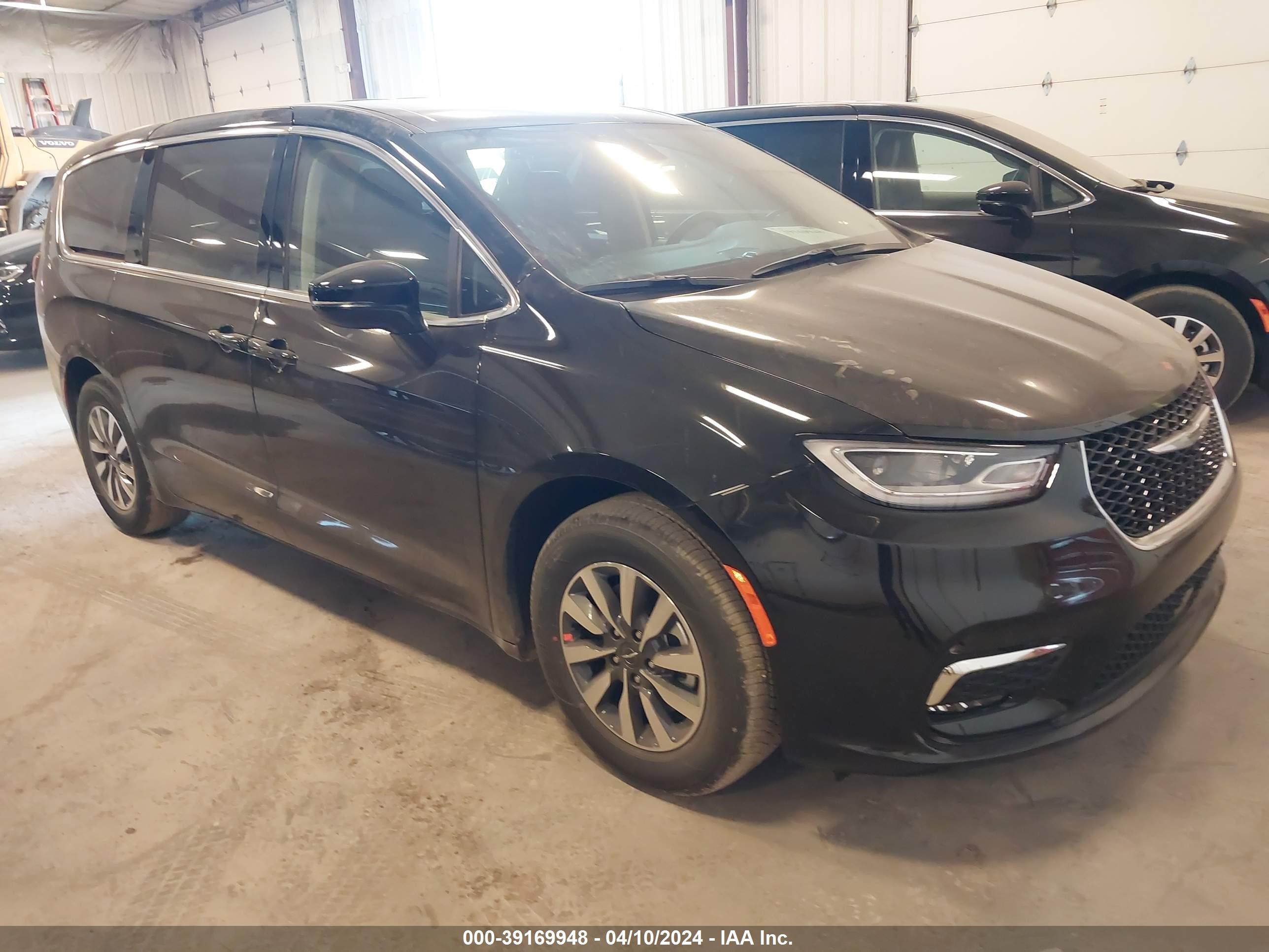 CHRYSLER PACIFICA 2024 2c4rc1s70rr144598