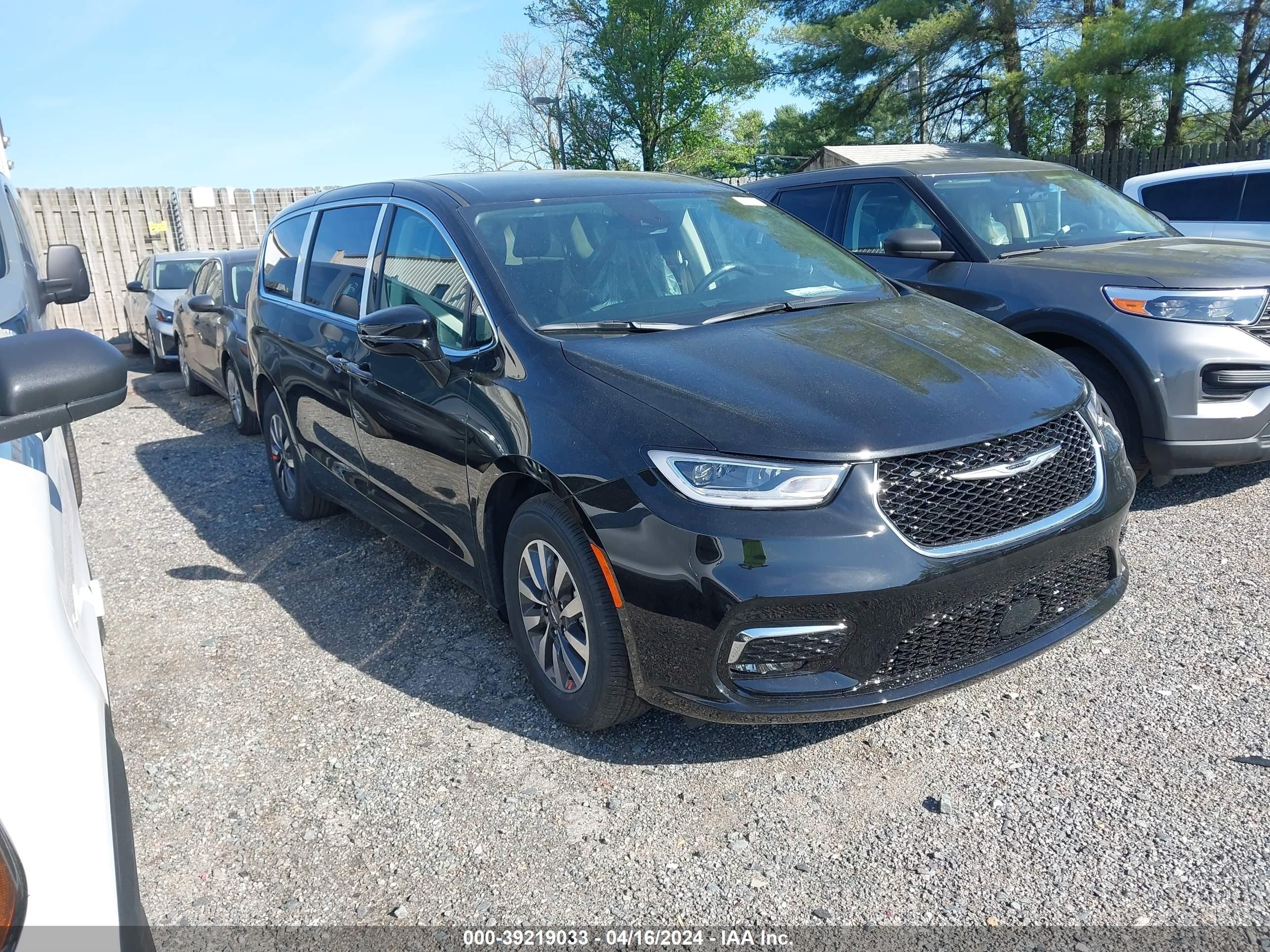 CHRYSLER PACIFICA 2024 2c4rc1s70rr147193