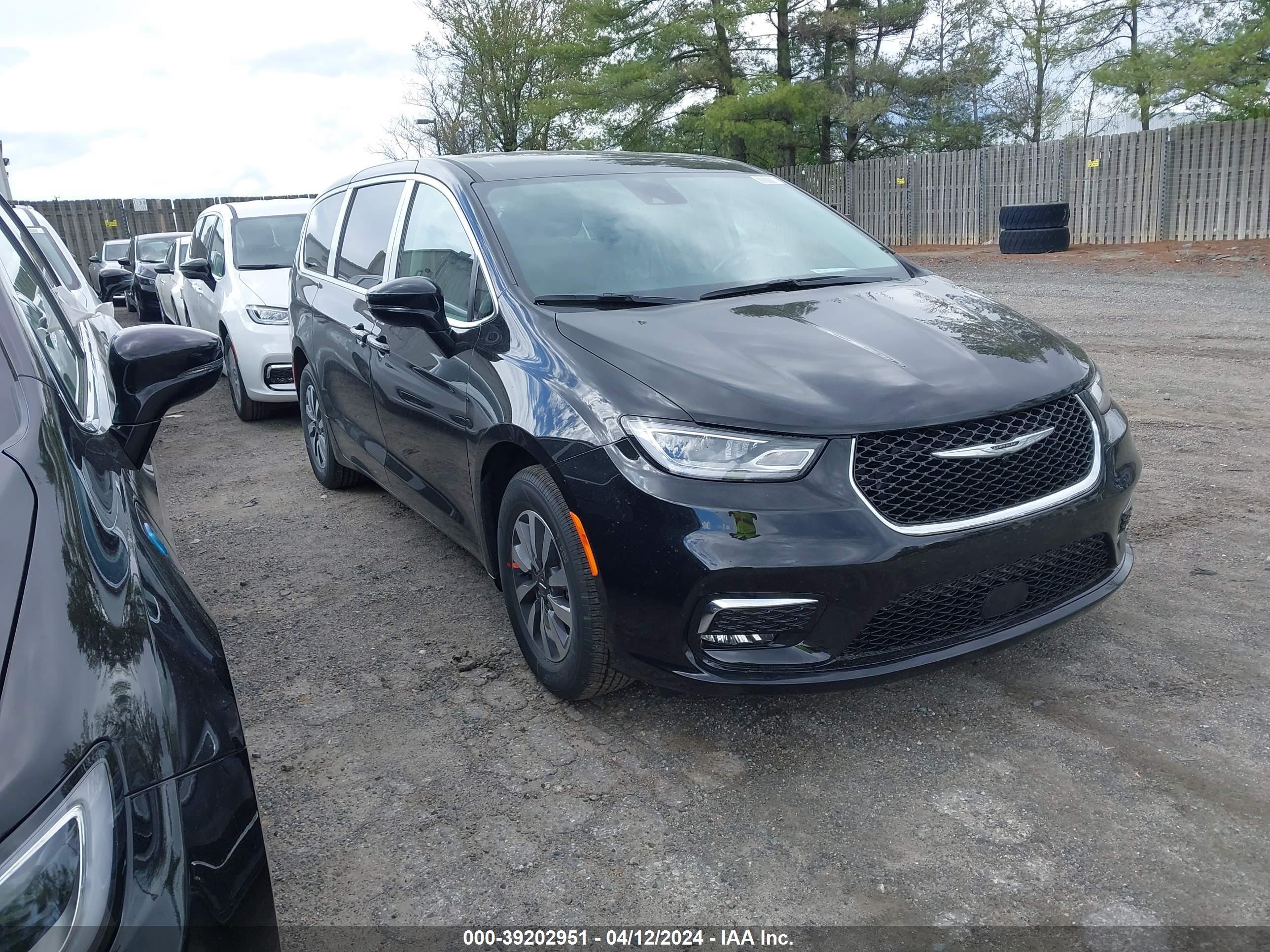 CHRYSLER PACIFICA 2024 2c4rc1s71rr144626