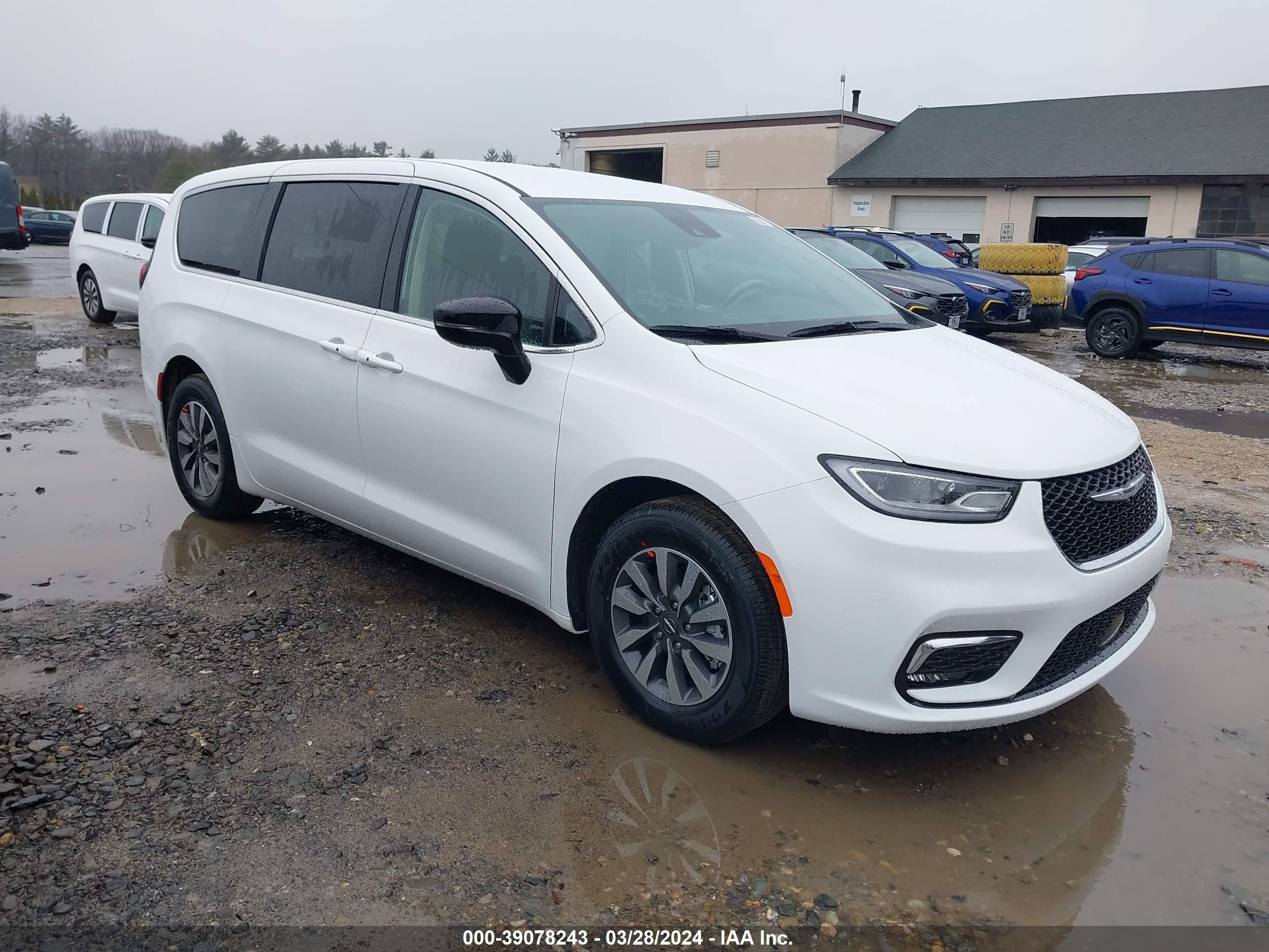 CHRYSLER PACIFICA 2024 2c4rc1s74rr134513