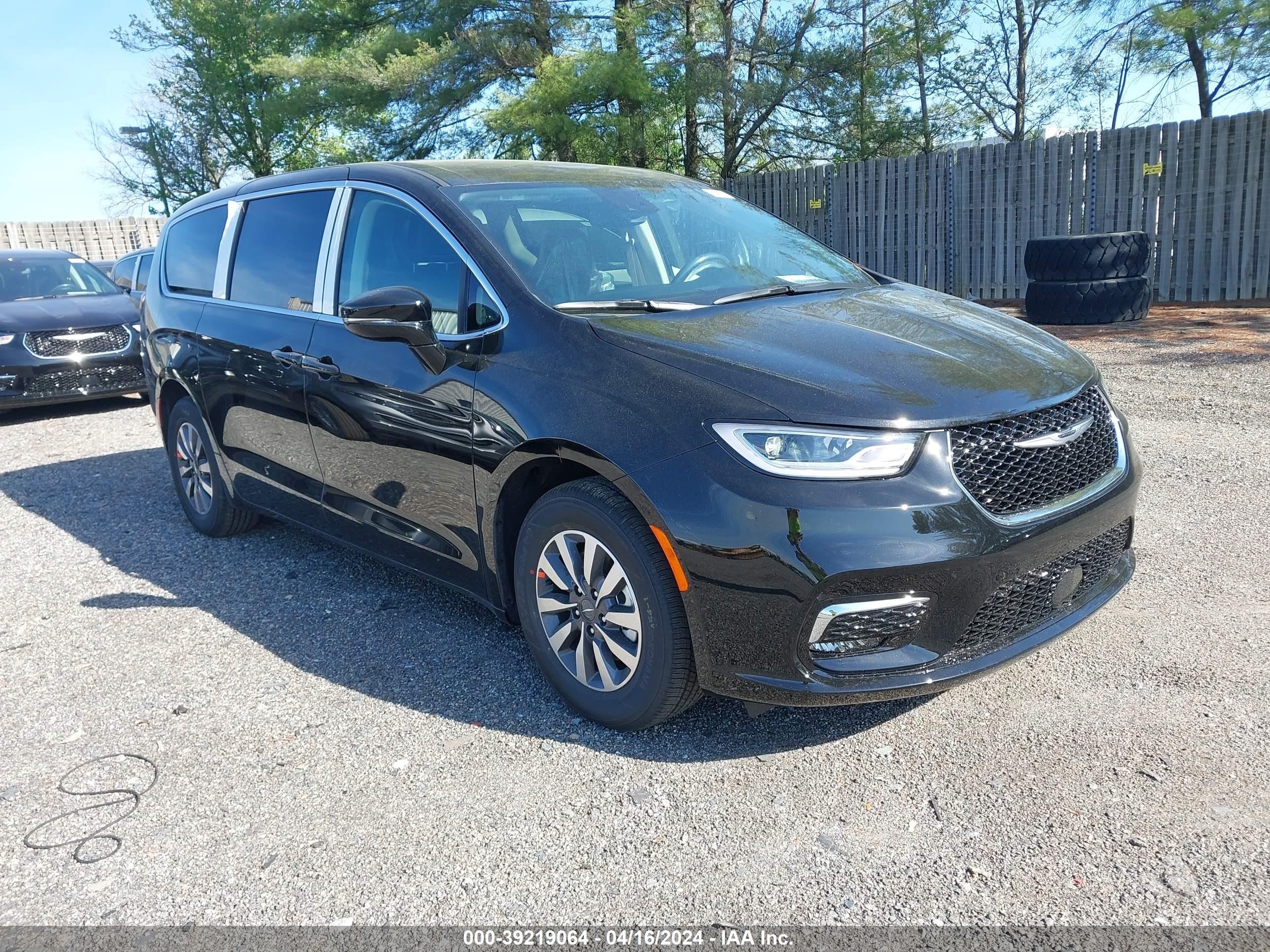 CHRYSLER PACIFICA 2024 2c4rc1s74rr147200