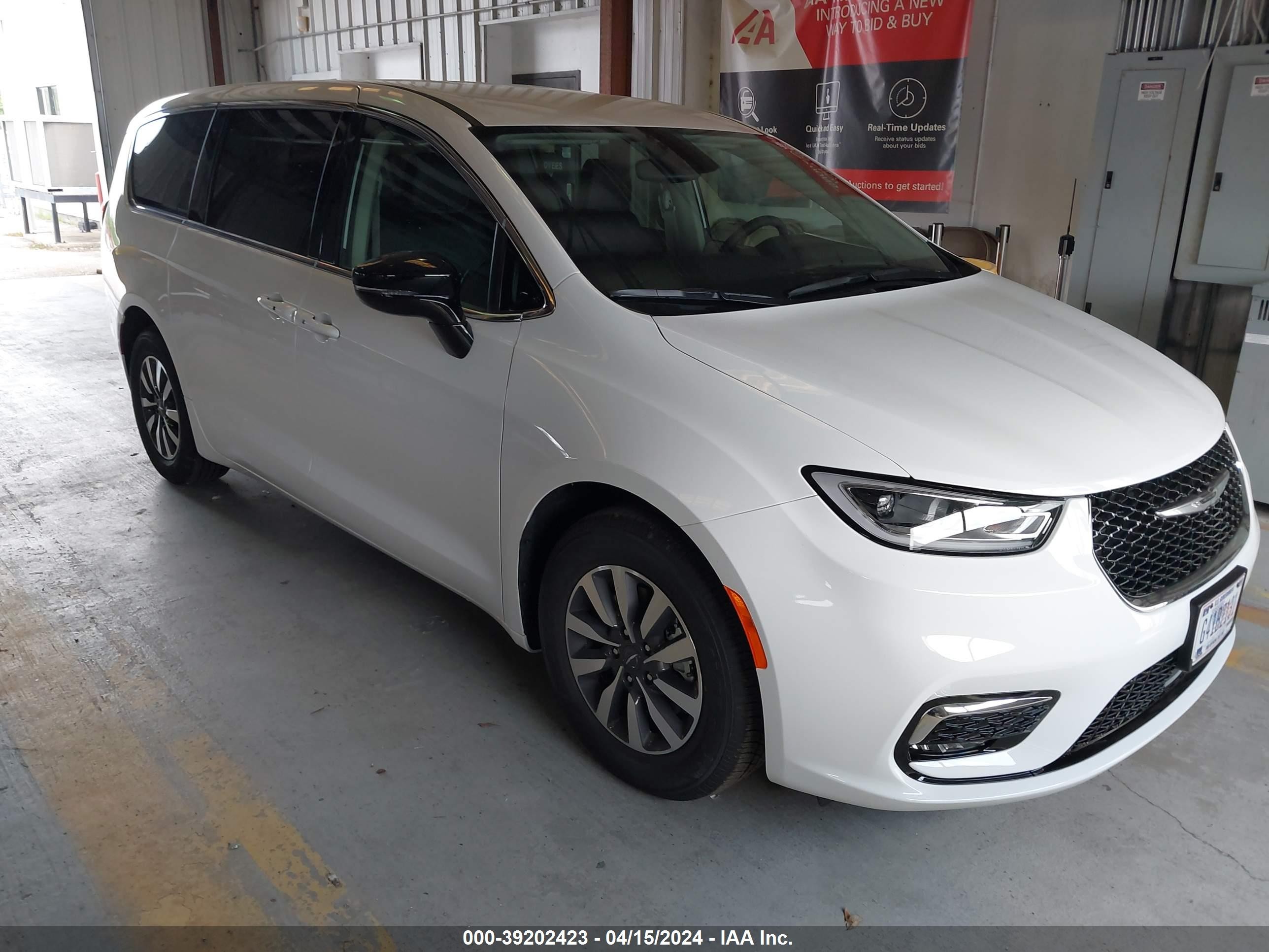 CHRYSLER PACIFICA 2024 2c4rc1s75rr134536