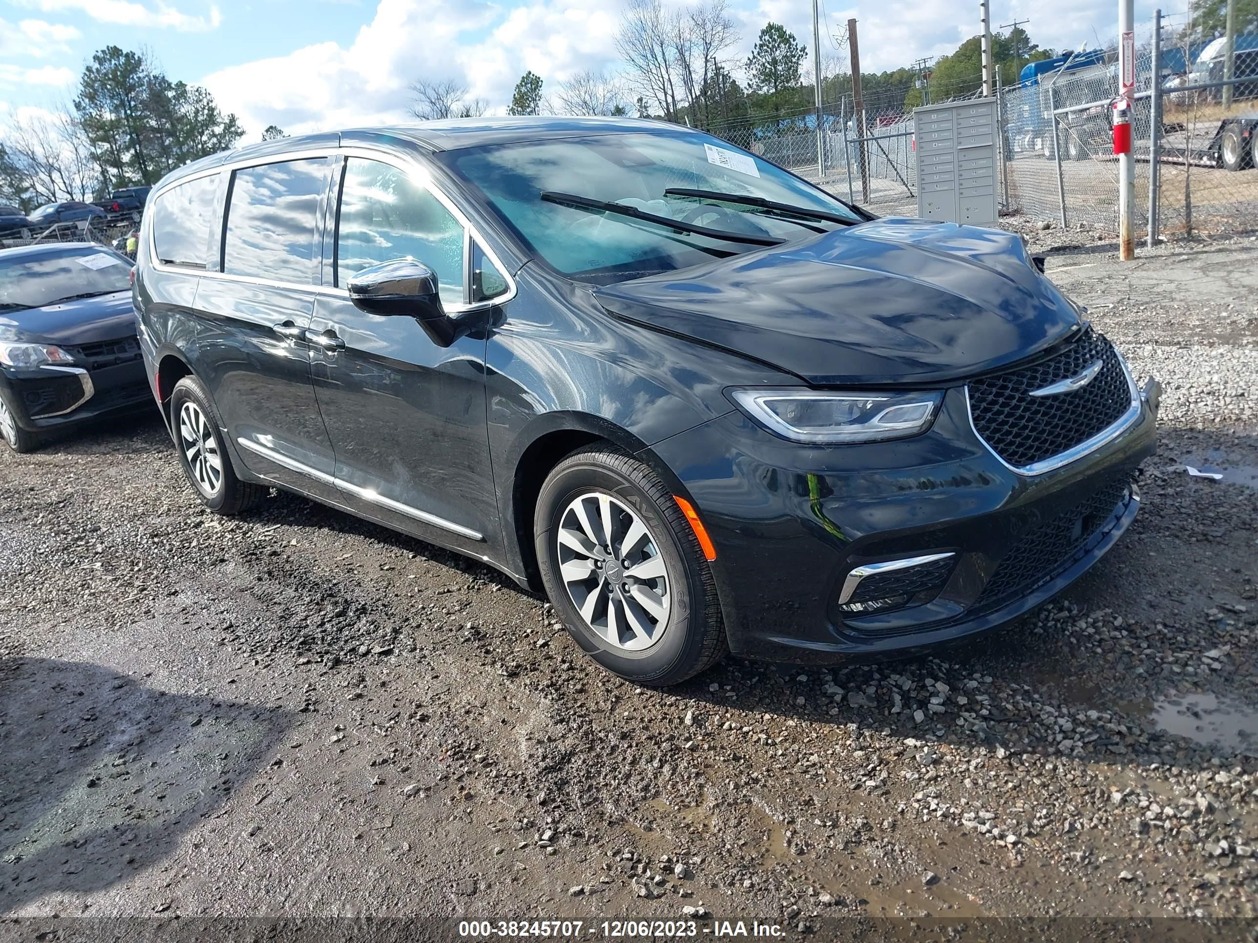 CHRYSLER PACIFICA 2023 2c4rc1s77pr632718