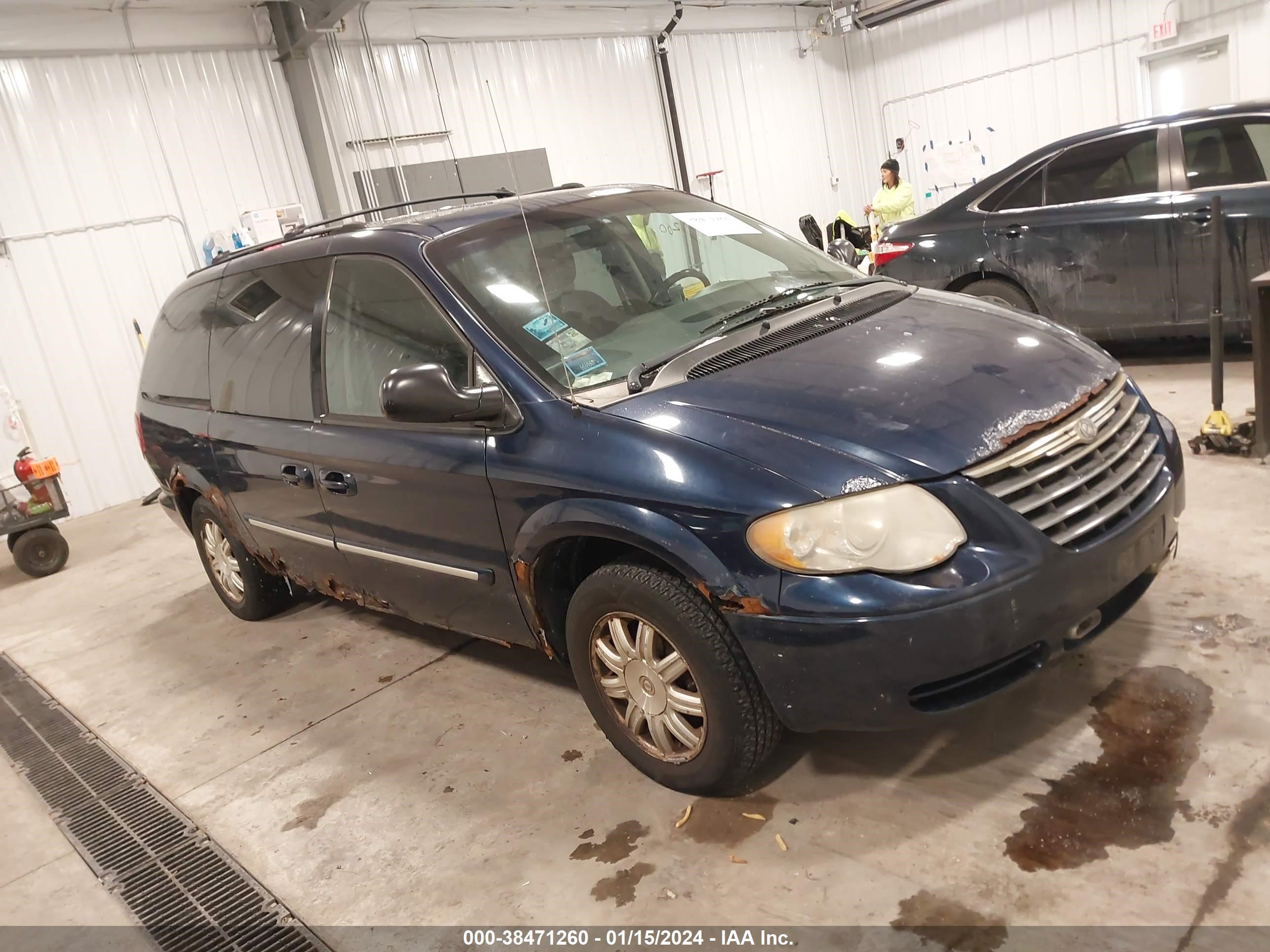 CHRYSLER TOWN & COUNTRY 2005 2c8gp54l15r267428