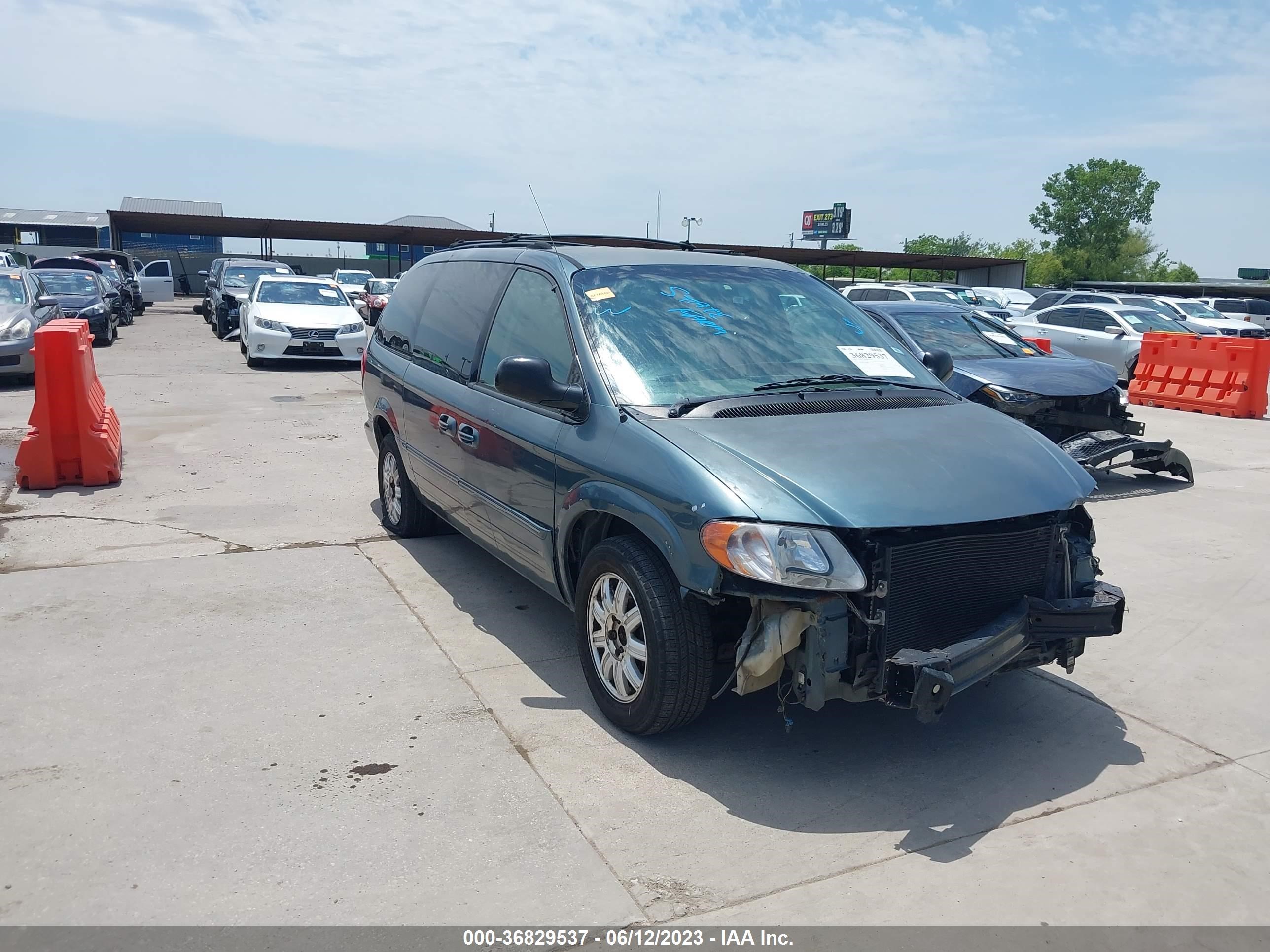 CHRYSLER TOWN & COUNTRY 2005 2c8gp54l25r189483