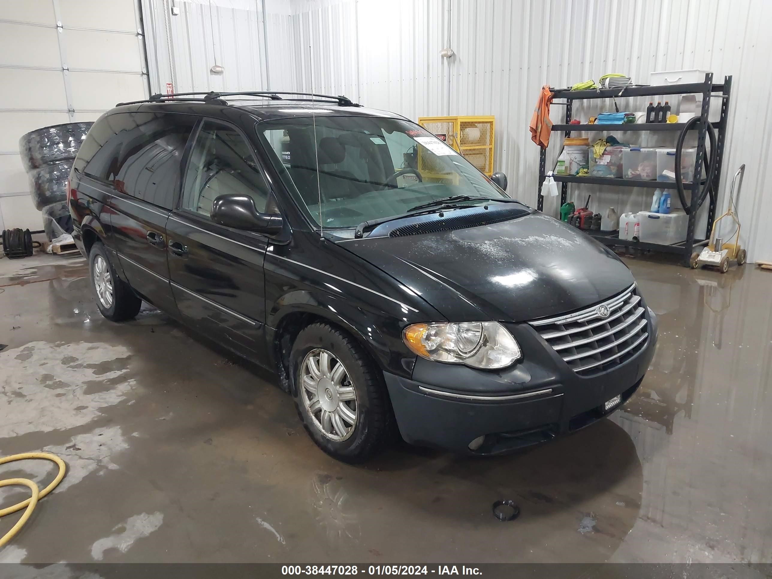 CHRYSLER TOWN & COUNTRY 2005 2c8gp54l25r246720