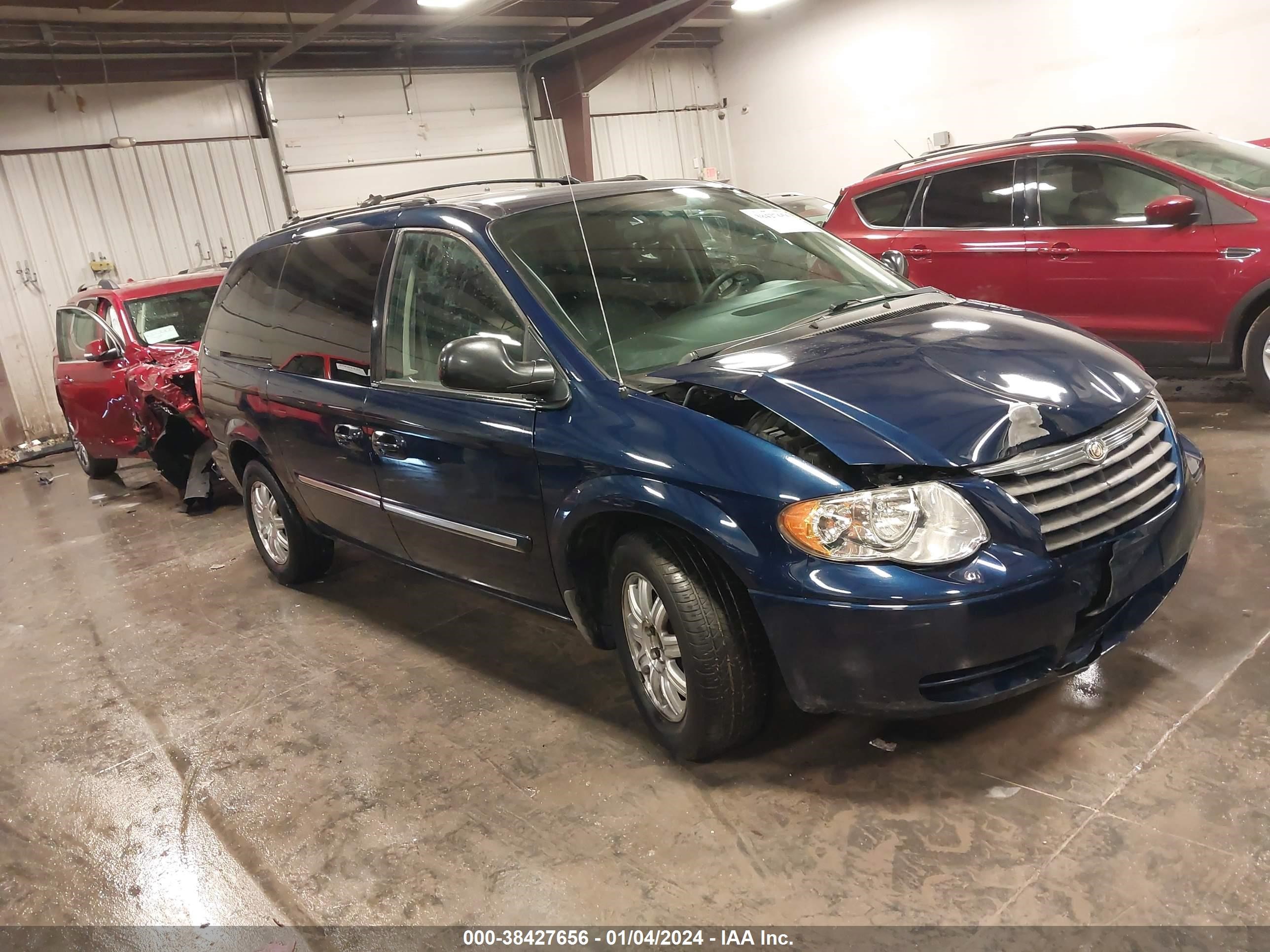 CHRYSLER TOWN & COUNTRY 2005 2c8gp54l25r460283