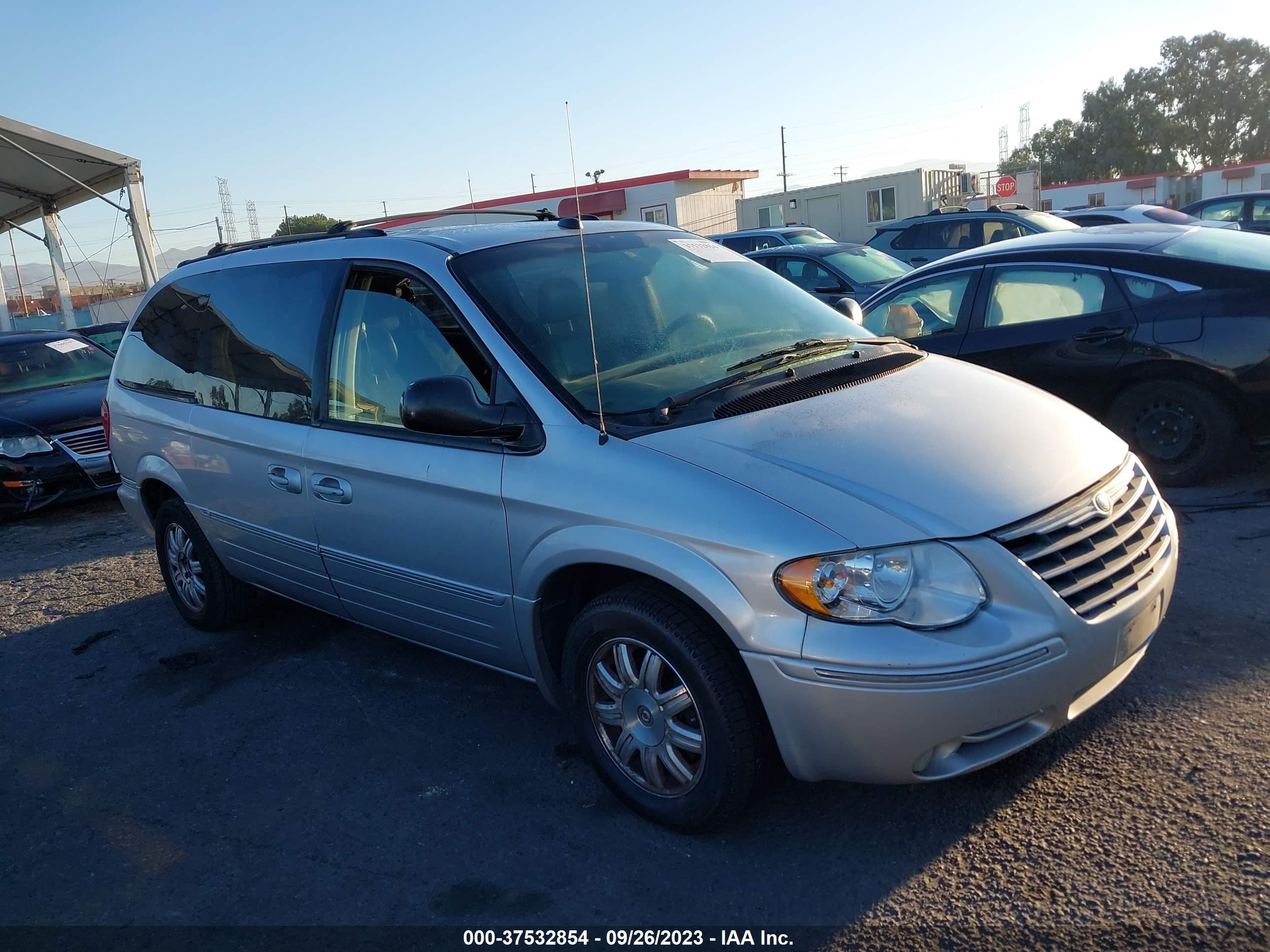 CHRYSLER TOWN & COUNTRY 2005 2c8gp54l55r344334