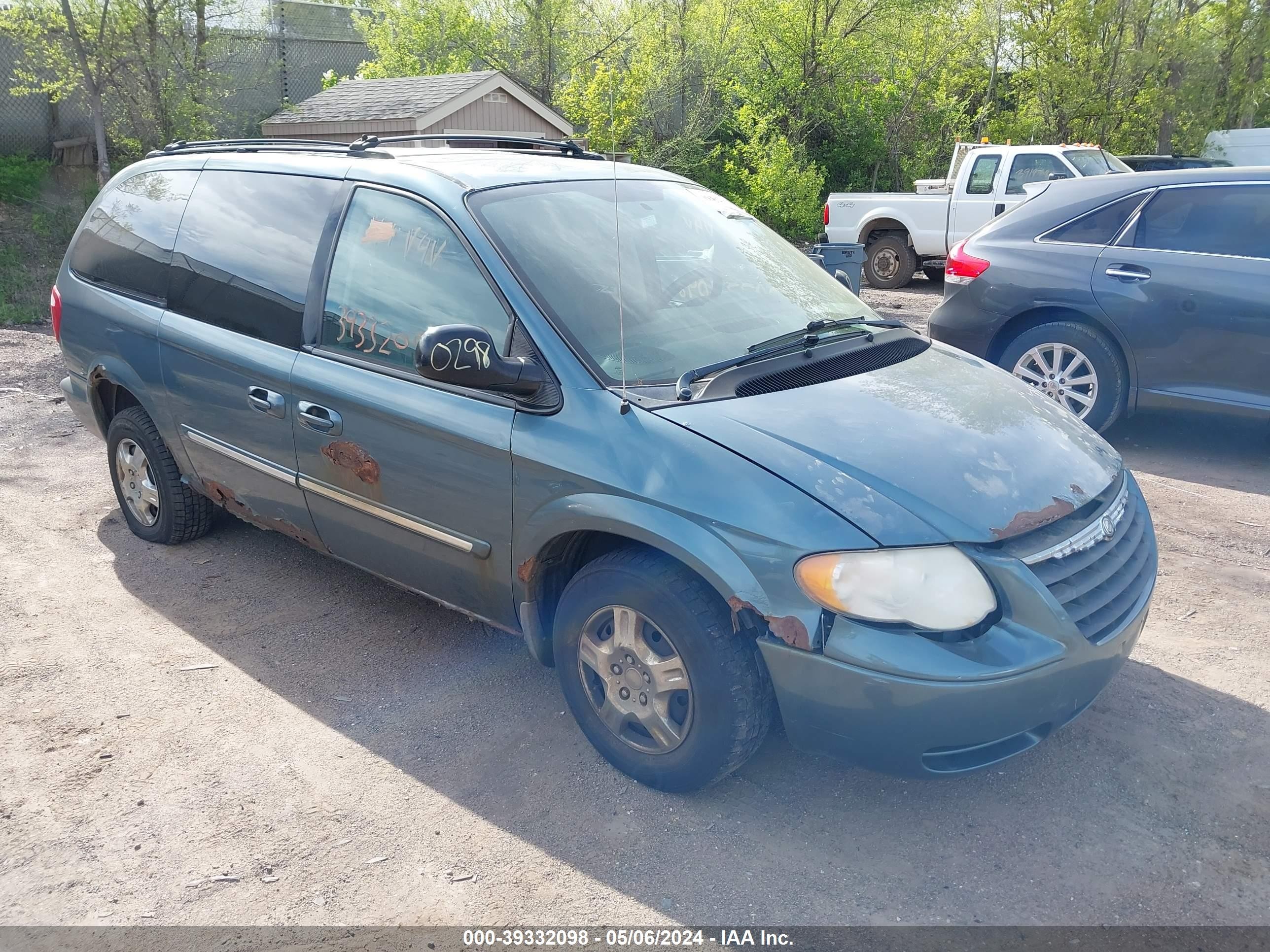 CHRYSLER TOWN & COUNTRY 2005 2c8gp54l65r446239