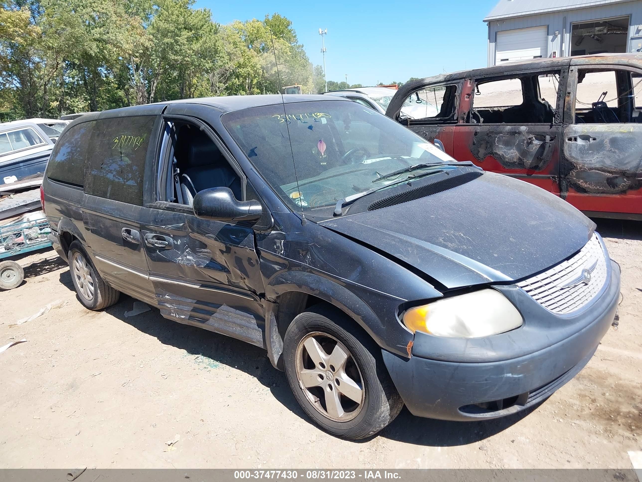 CHRYSLER TOWN & COUNTRY 2002 2c8gp54l72r570435