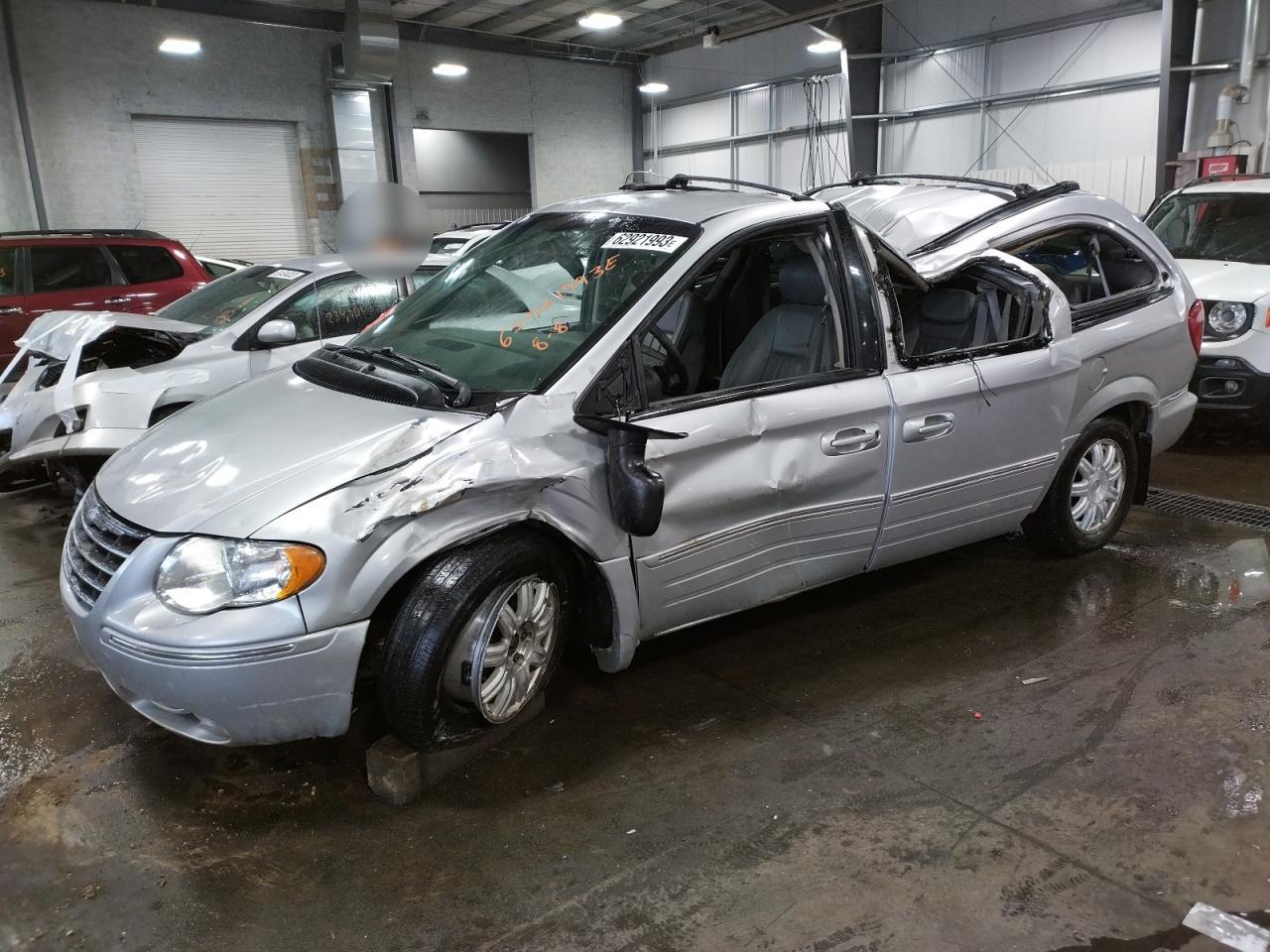 CHRYSLER TOWN & COUNTRY 2005 2c8gp54l85r258998