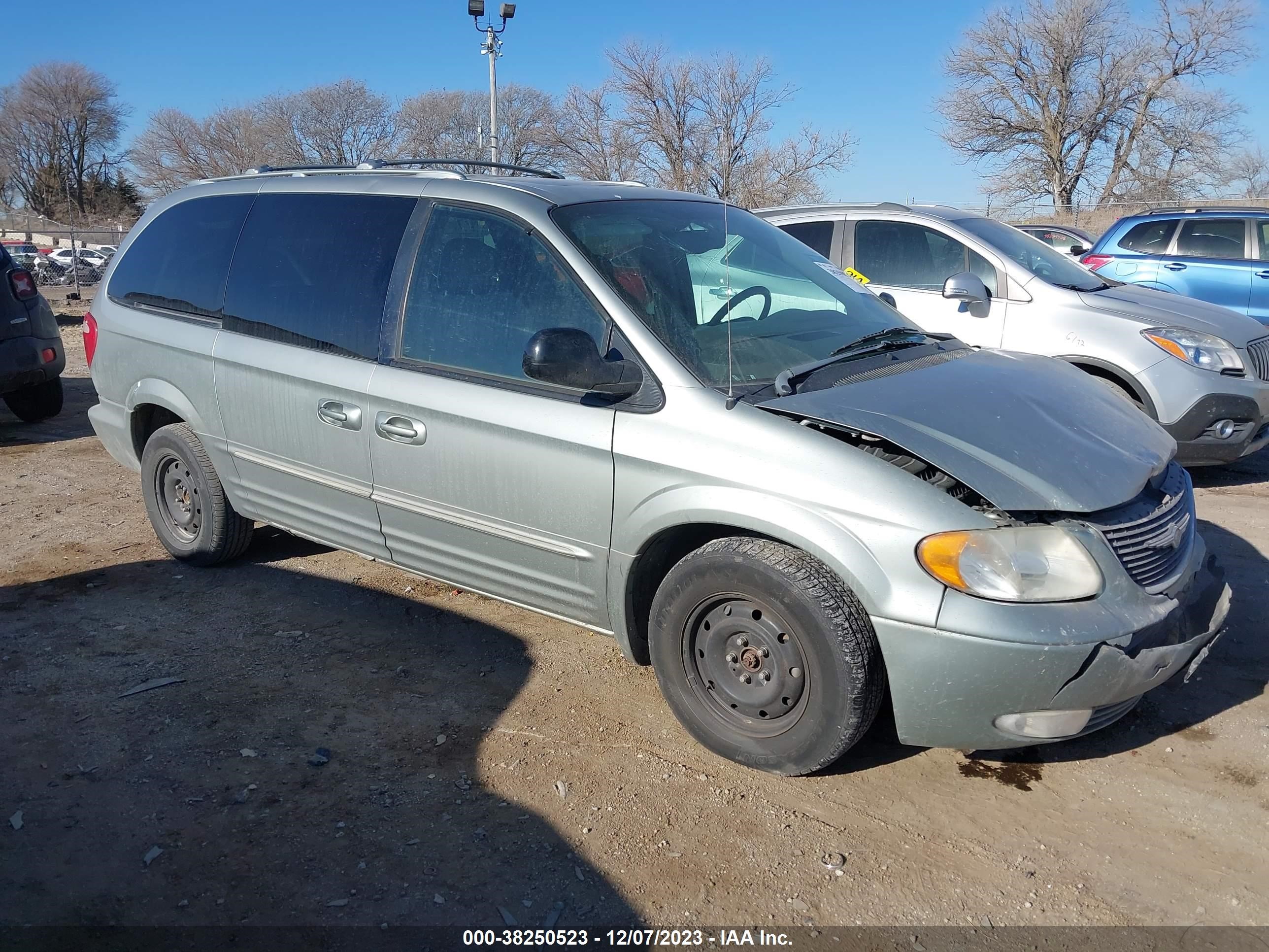 CHRYSLER TOWN & COUNTRY 2003 2c8gp64l03r225626