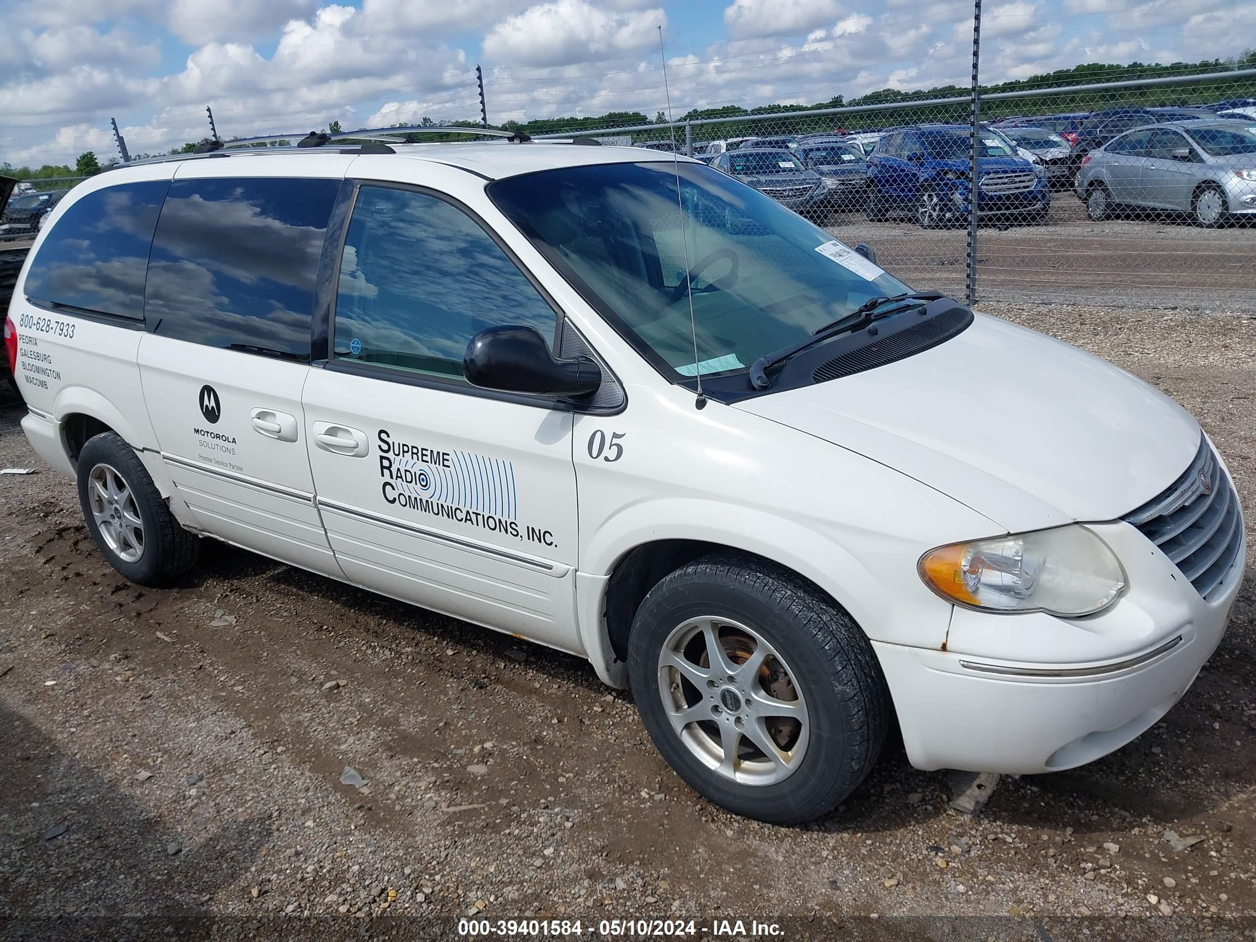 CHRYSLER TOWN & COUNTRY 2005 2c8gp64l05r325258