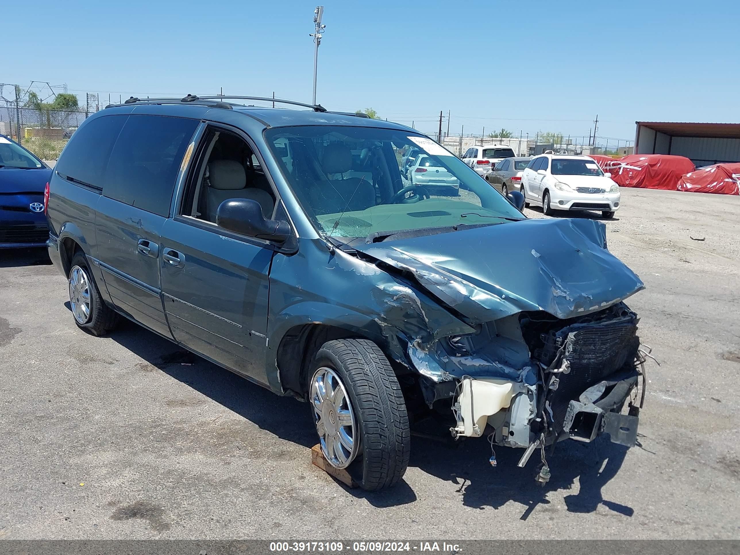 CHRYSLER TOWN & COUNTRY 2005 2c8gp64l05r479940