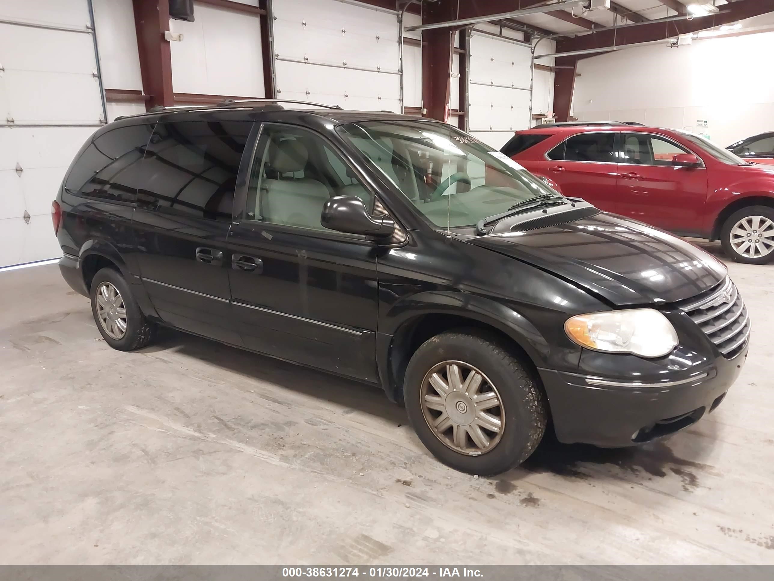 CHRYSLER TOWN & COUNTRY 2005 2c8gp64l05r526190