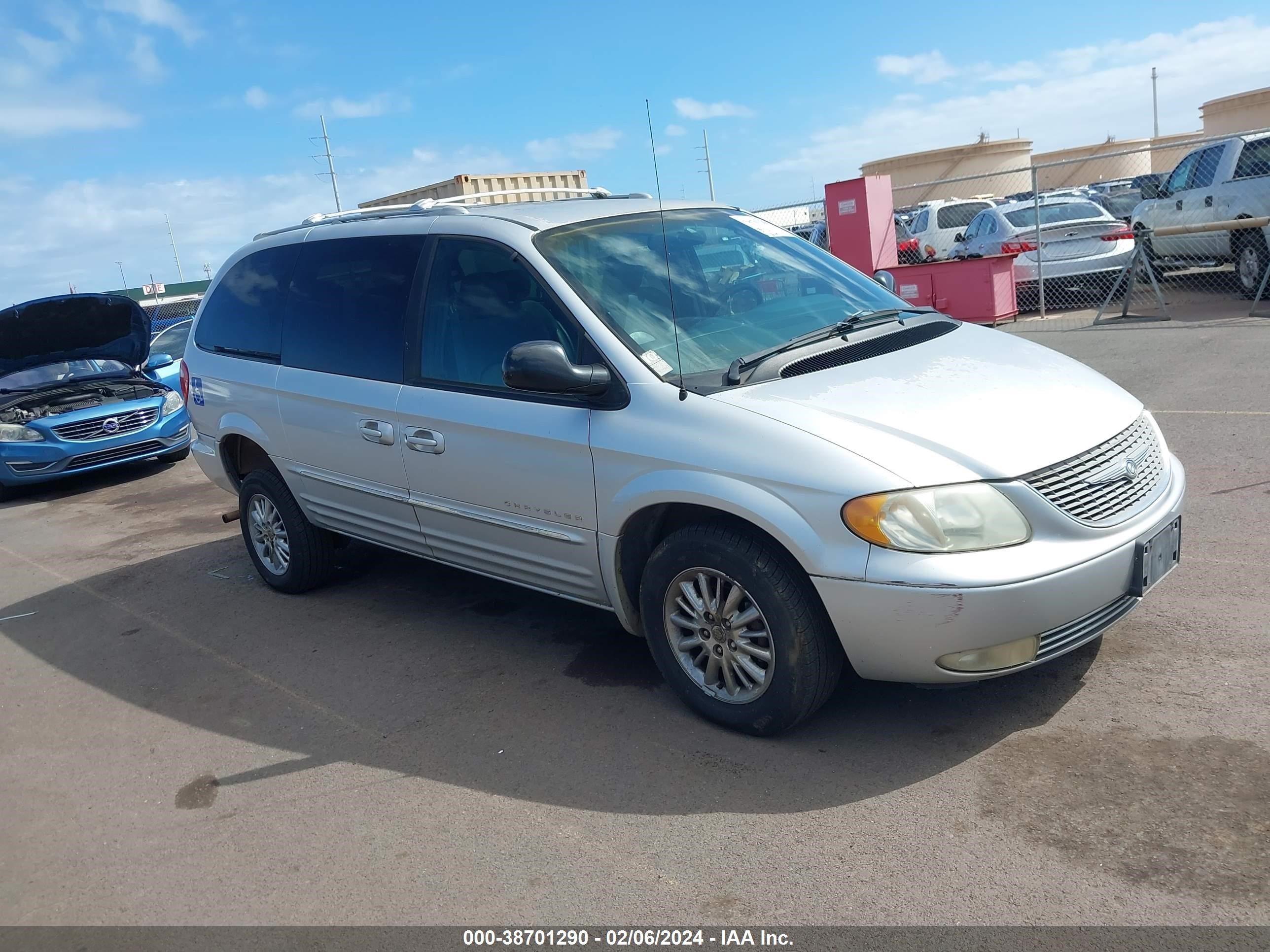 CHRYSLER TOWN & COUNTRY 2001 2c8gp64l11r234087