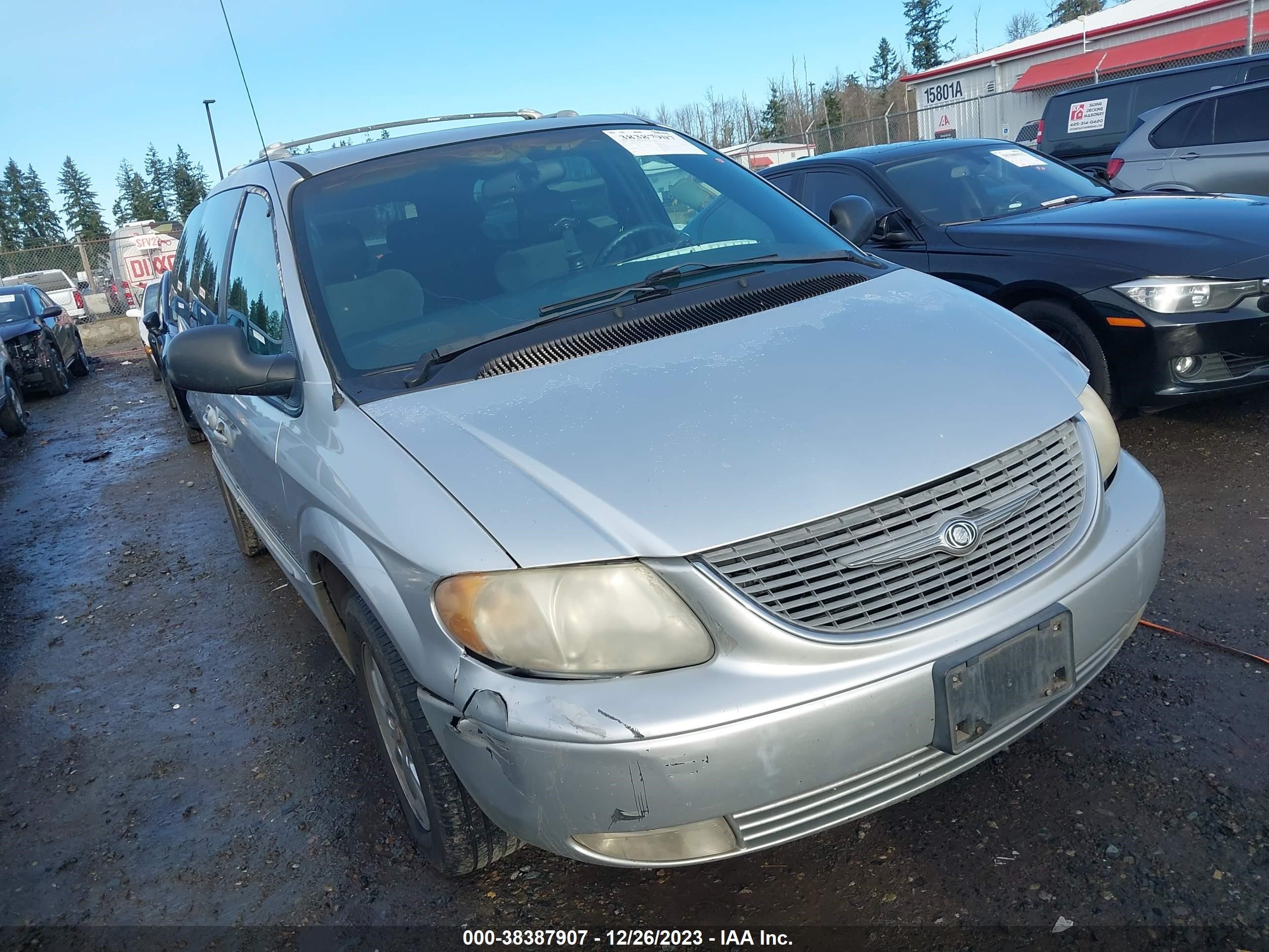 CHRYSLER TOWN & COUNTRY 2001 2c8gp64l11r340653