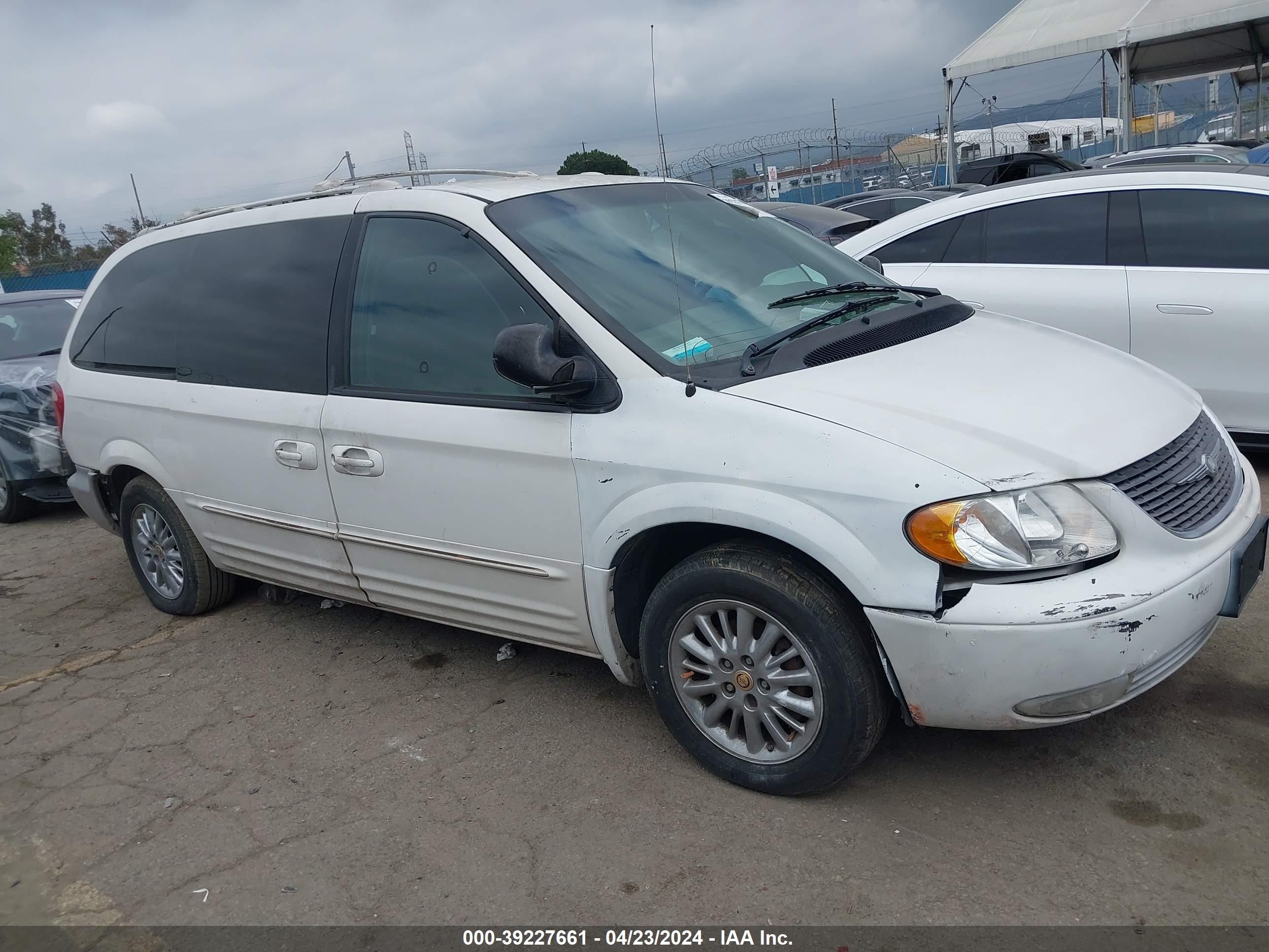 CHRYSLER TOWN & COUNTRY 2002 2c8gp64l12r702112