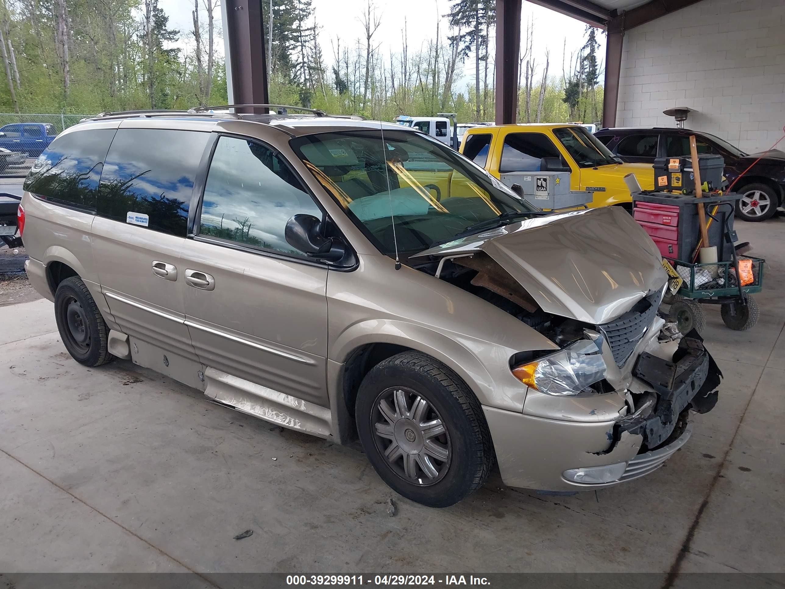 CHRYSLER TOWN & COUNTRY 2003 2c8gp64l13r355754