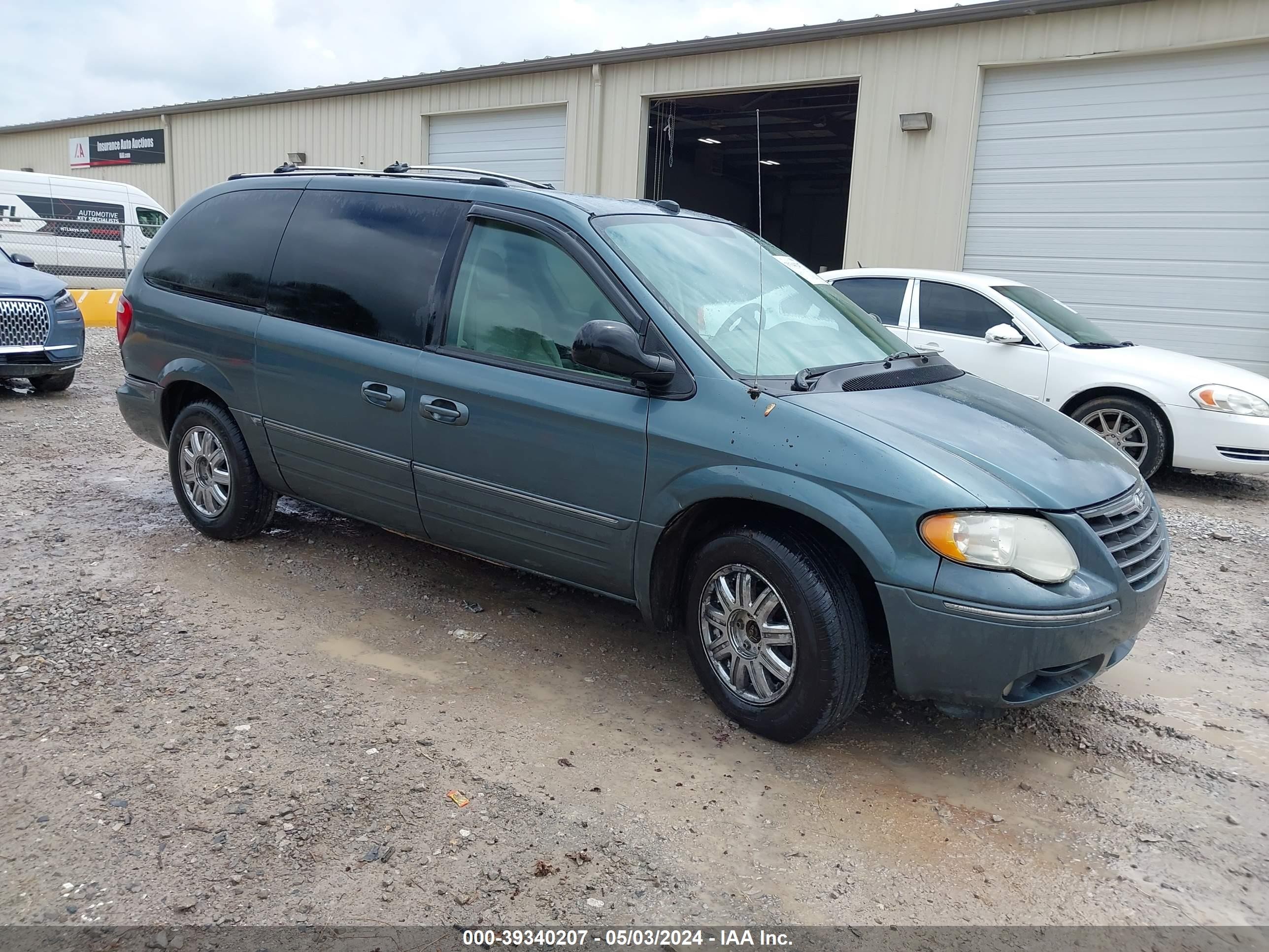 CHRYSLER TOWN & COUNTRY 2005 2c8gp64l15r323244