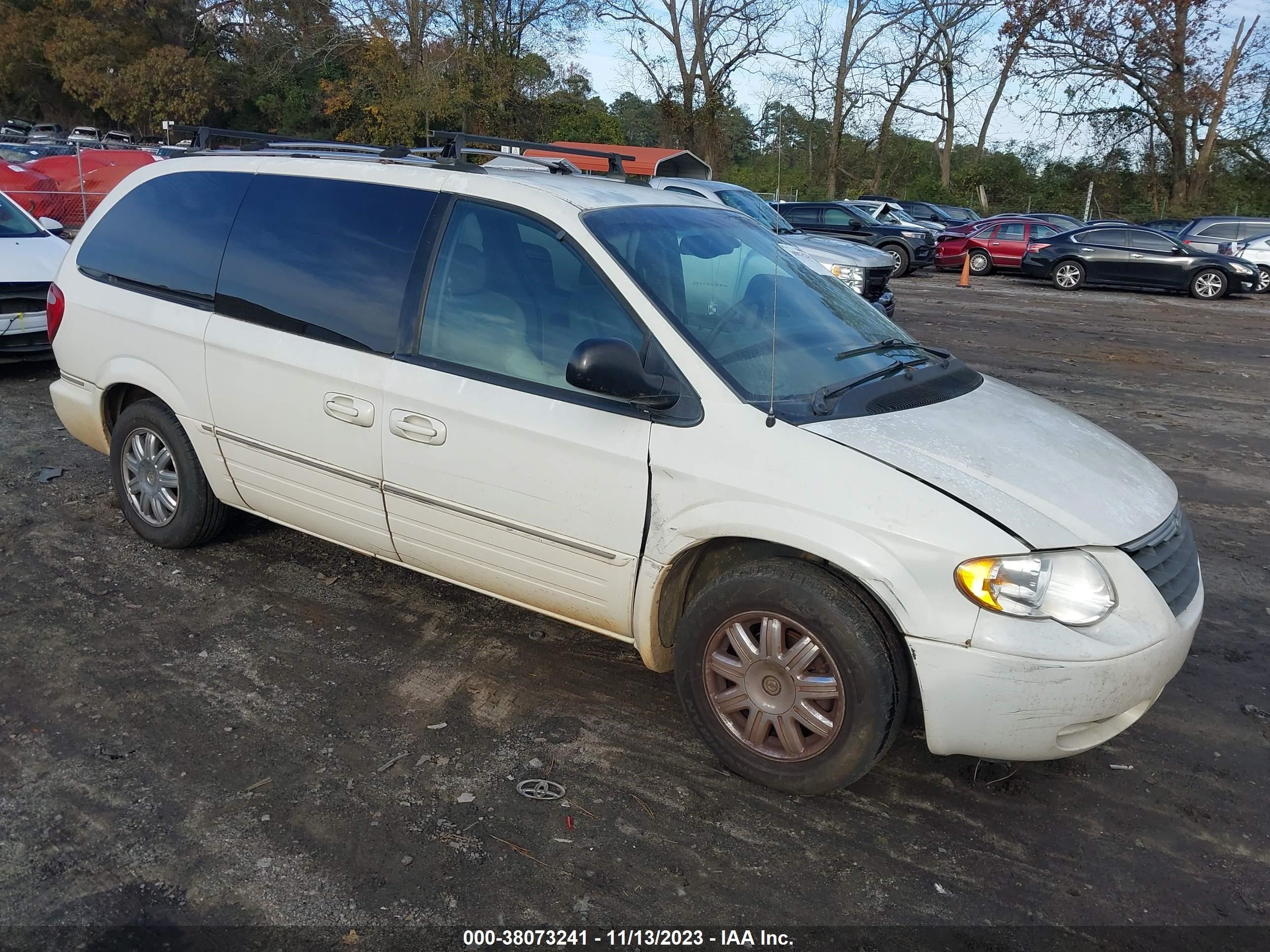 CHRYSLER TOWN & COUNTRY 2005 2c8gp64l25r182247