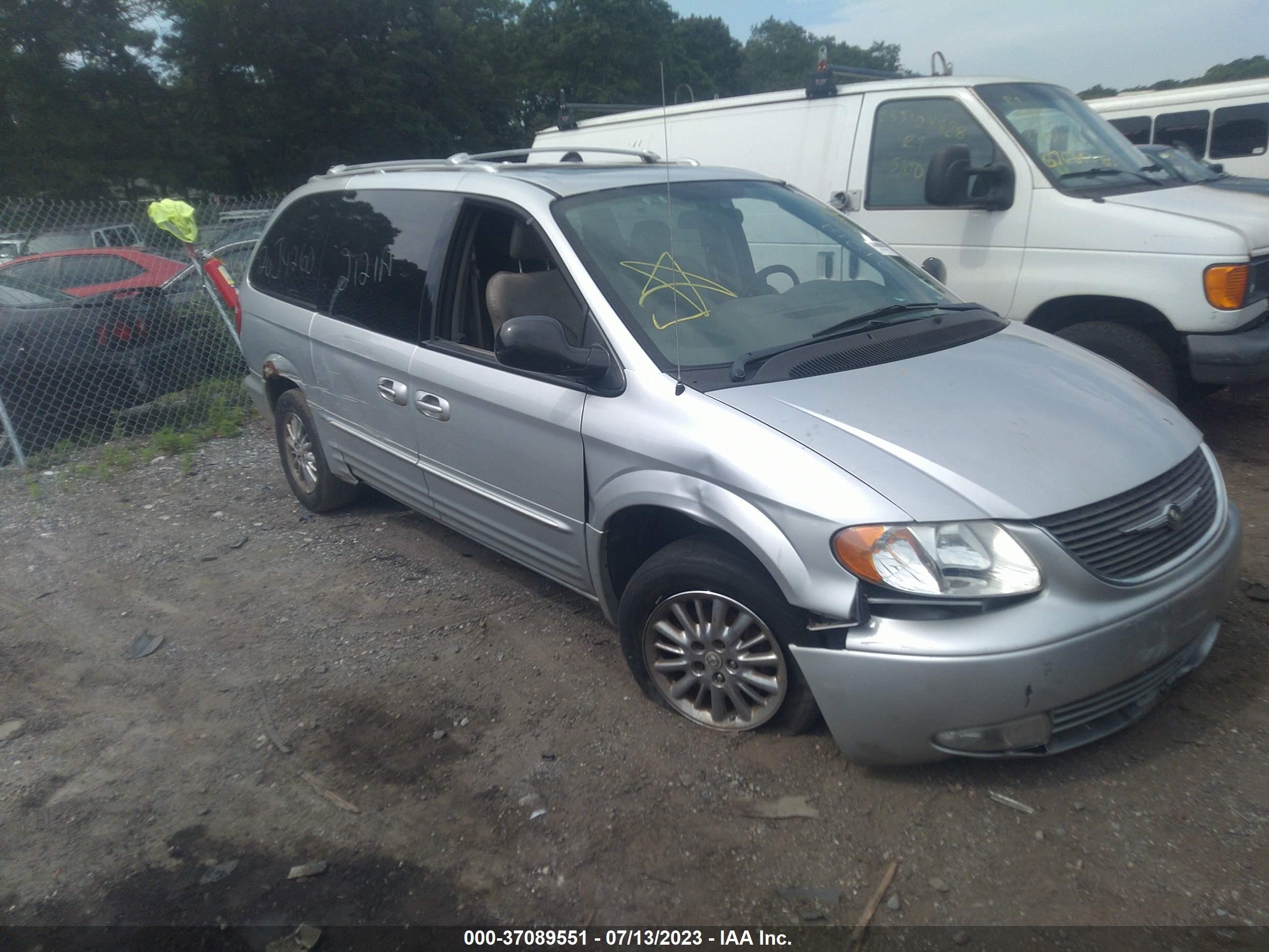 CHRYSLER TOWN & COUNTRY 2003 2c8gp64l33r239455