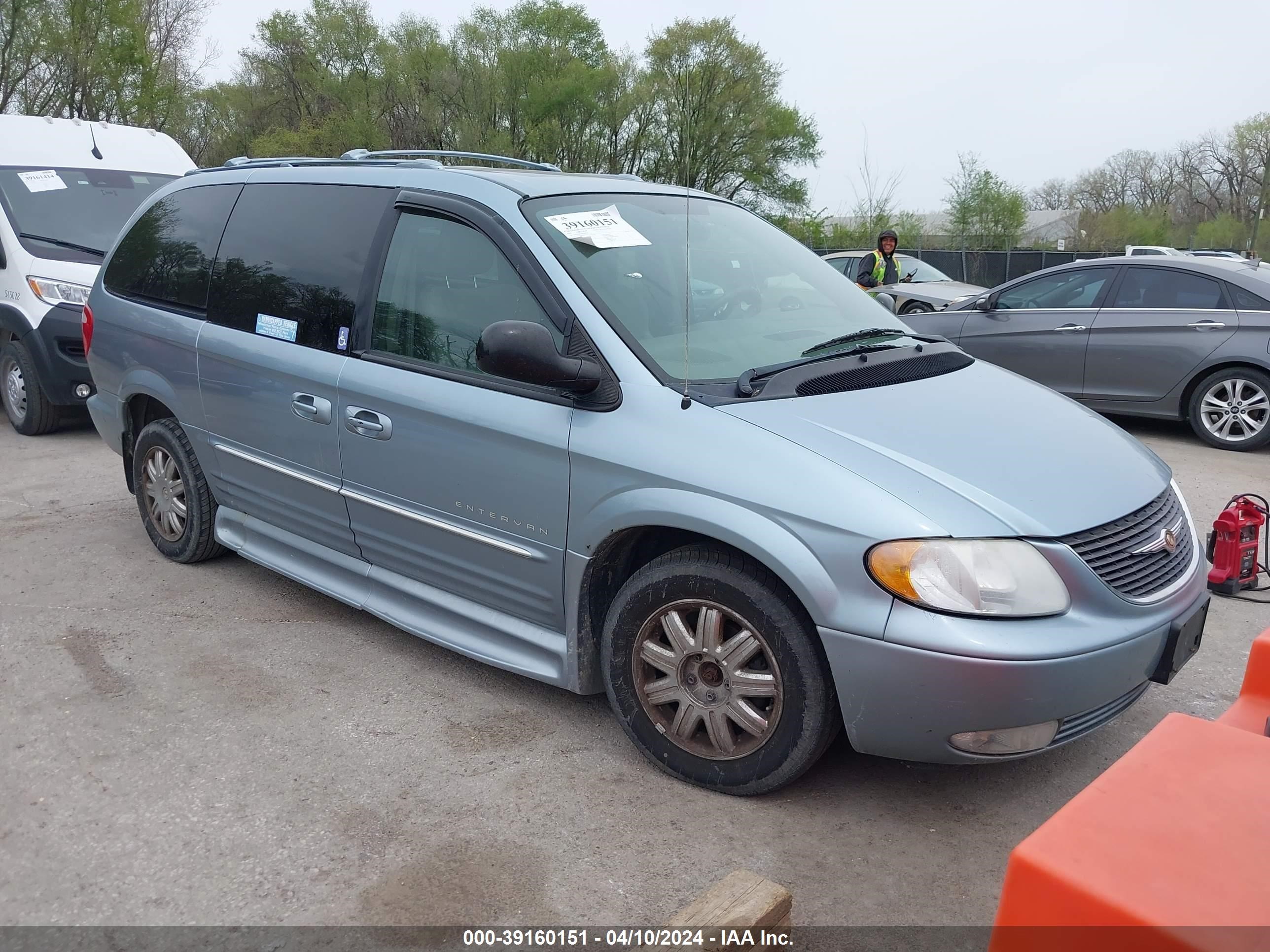 CHRYSLER TOWN & COUNTRY 2003 2c8gp64l33r360325