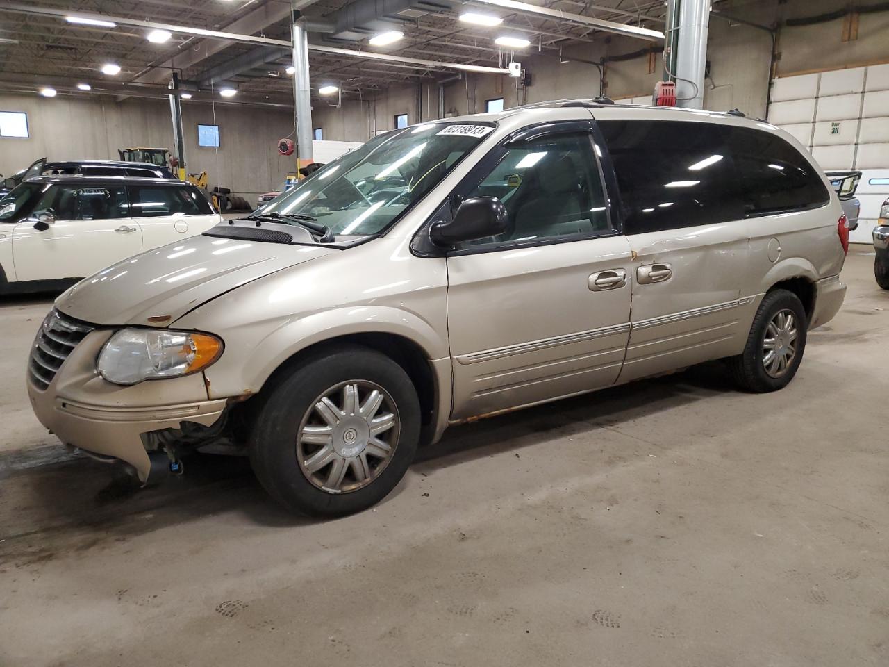 CHRYSLER TOWN & COUNTRY 2005 2c8gp64l35r187215