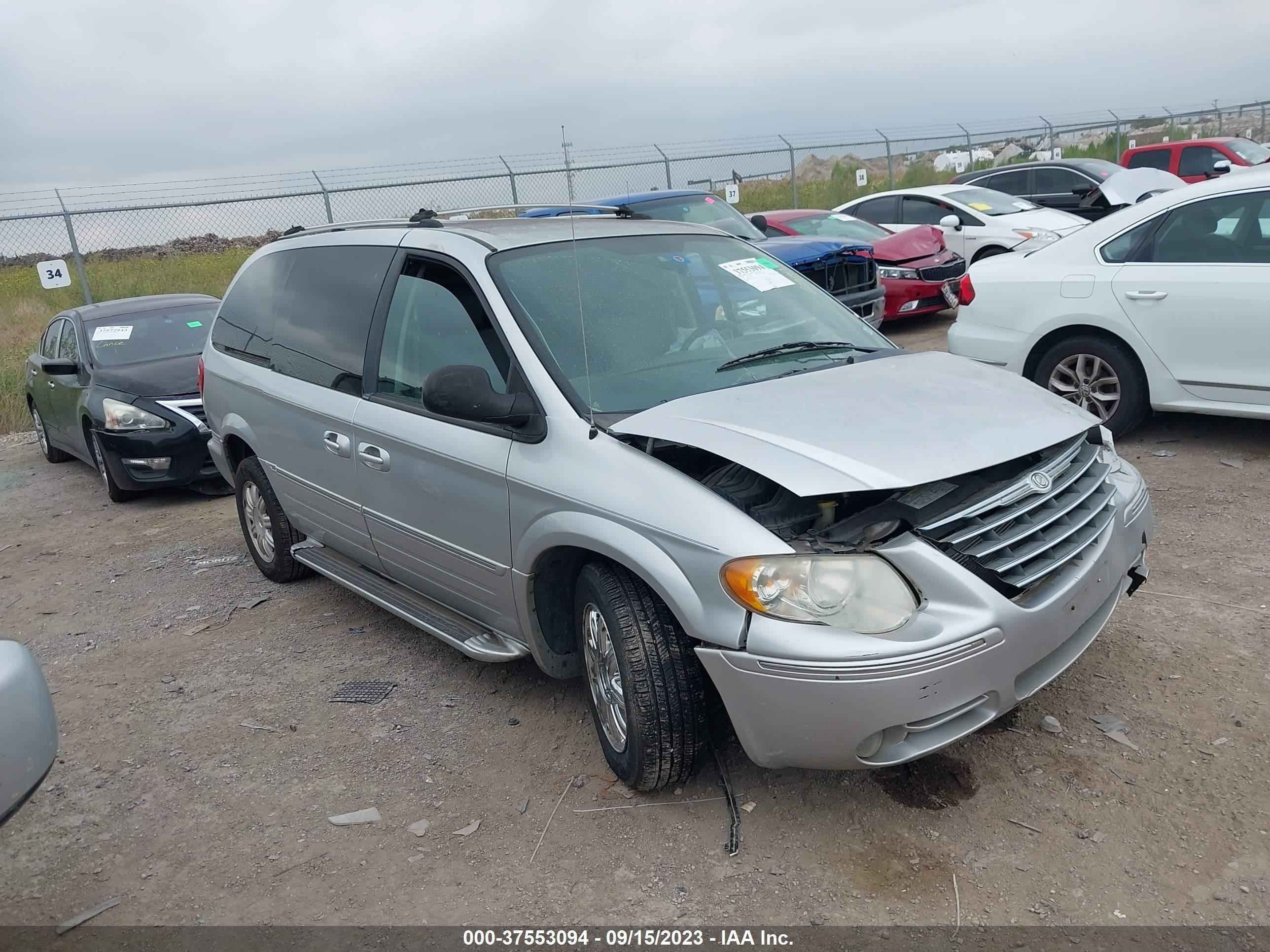 CHRYSLER TOWN & COUNTRY 2005 2c8gp64l35r479172